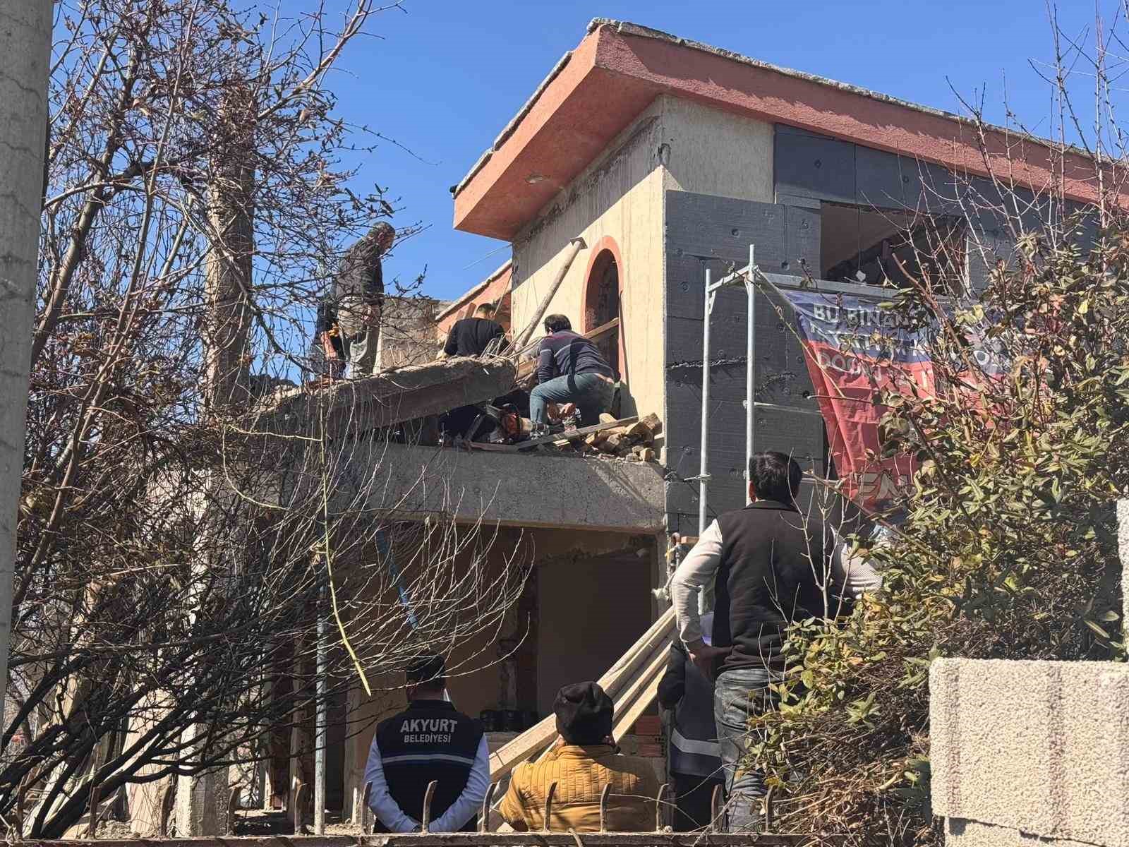 Ankara’da inşaat alanında çökme: 1’i ağır, 2 yaralı
