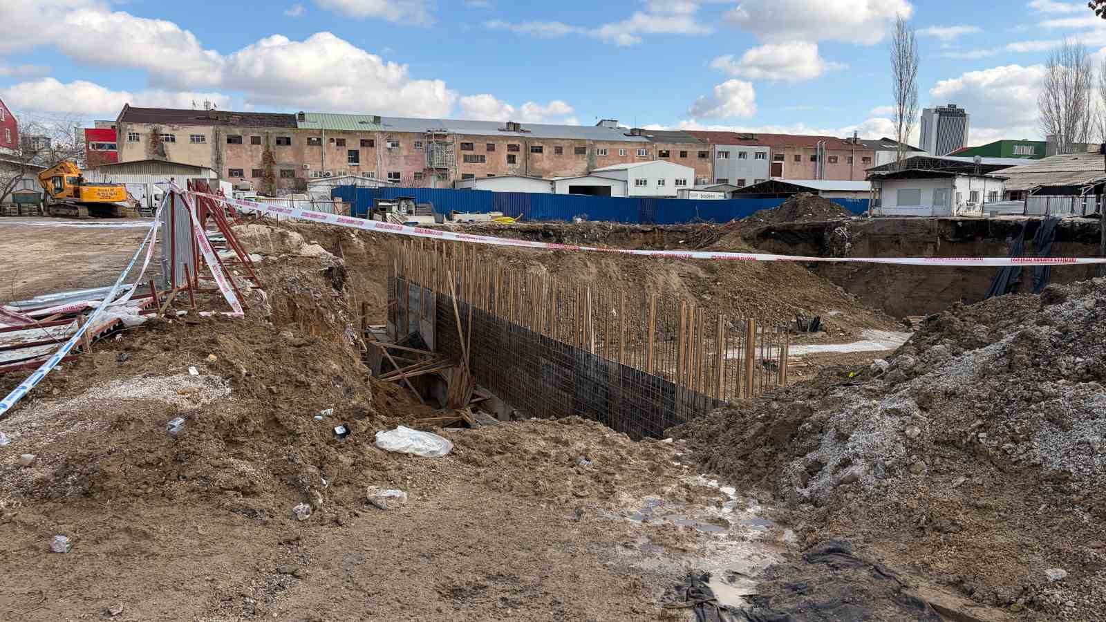 Ankara’da inşaat alanında göçük altında kalan işçi hayatını kaybetti
