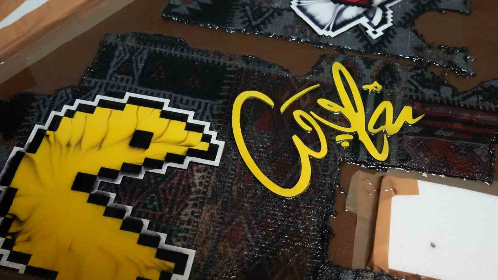 Ankara’da kaldırım taşlarını onarmak sanatçıya düştü
Ankara’da kaldırım taşlarını onarmak sanatçıya düştü