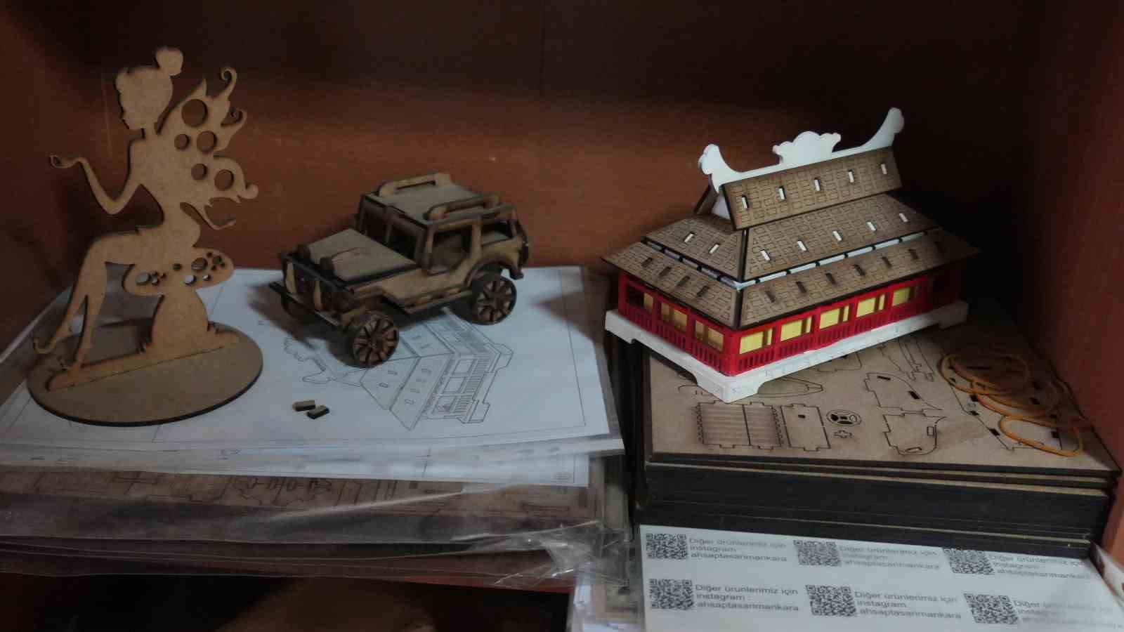 Ankara’da kaldırım taşlarını onarmak sanatçıya düştü
Ankara’da kaldırım taşlarını onarmak sanatçıya düştü