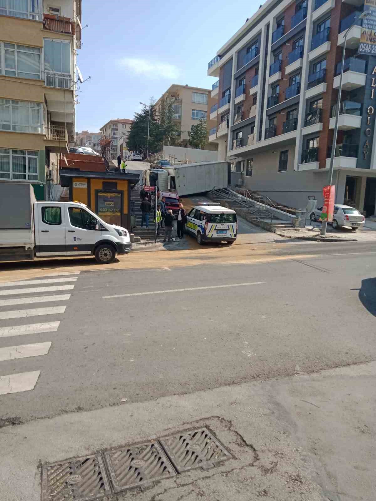 Ankara’da kamyonet devrildi: 1 yaralı
Ankara’da kamyonet devrildi: 1 yaralı