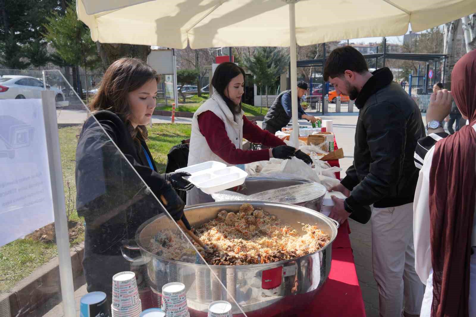 Ankara’da Kazakistan vatandaşları sandık başına gitti
