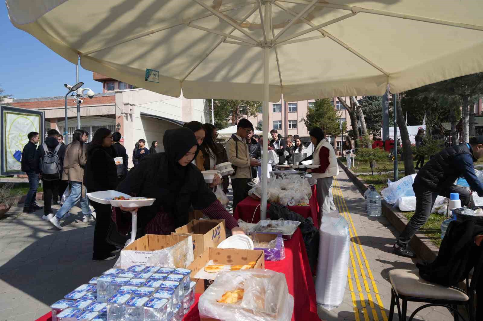 Ankara’da Kazakistan vatandaşları sandık başına gitti
