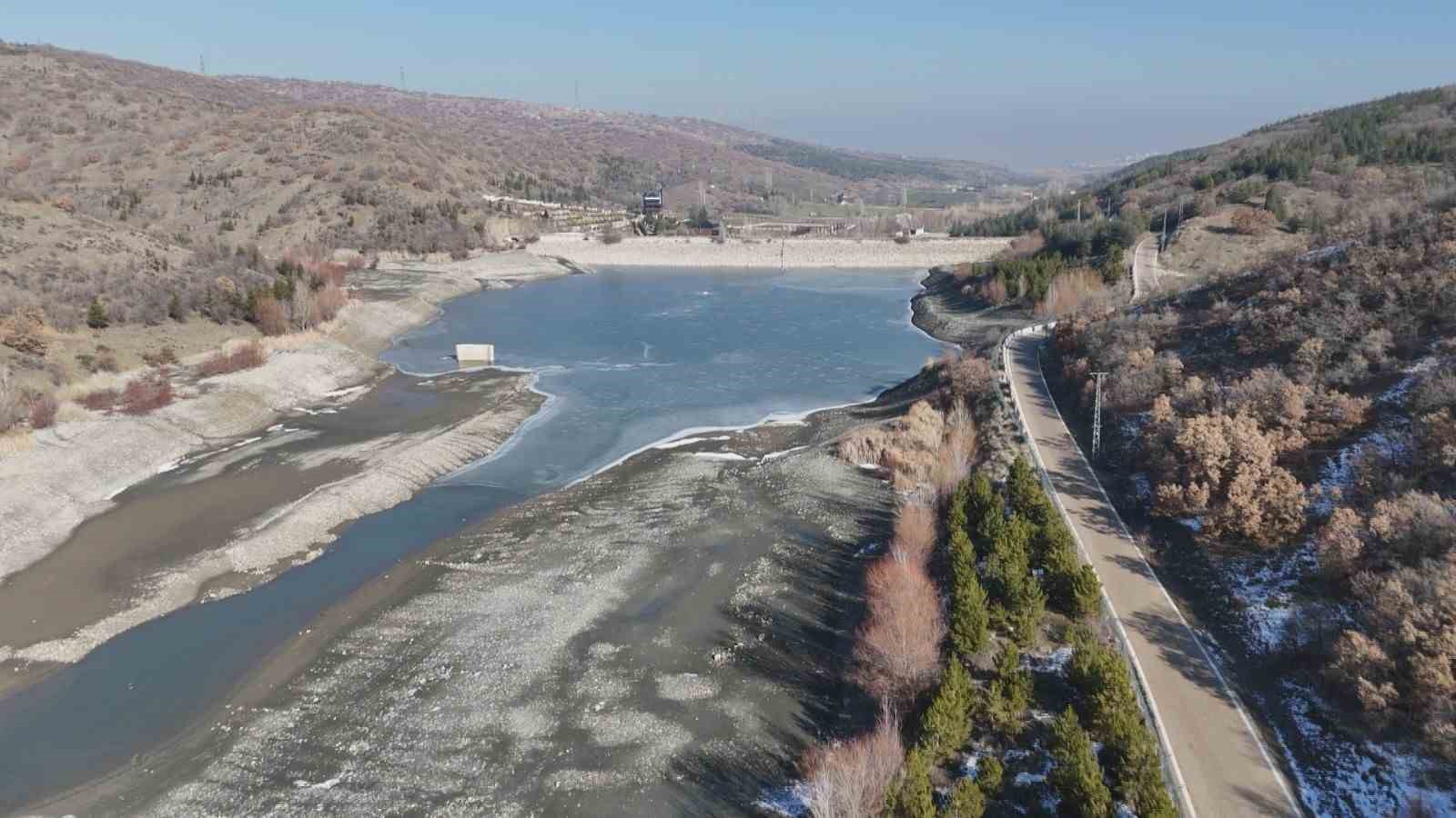 Ankara’da su isyanı: Kesinti bitmiyor, akan su çamur gibi
