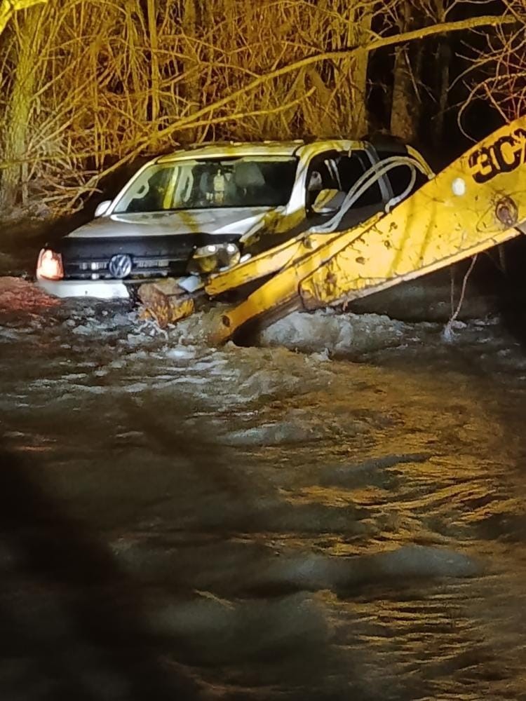 Ankara’da suya kapılan araç yaklaşık 150 metre sürüklendi
