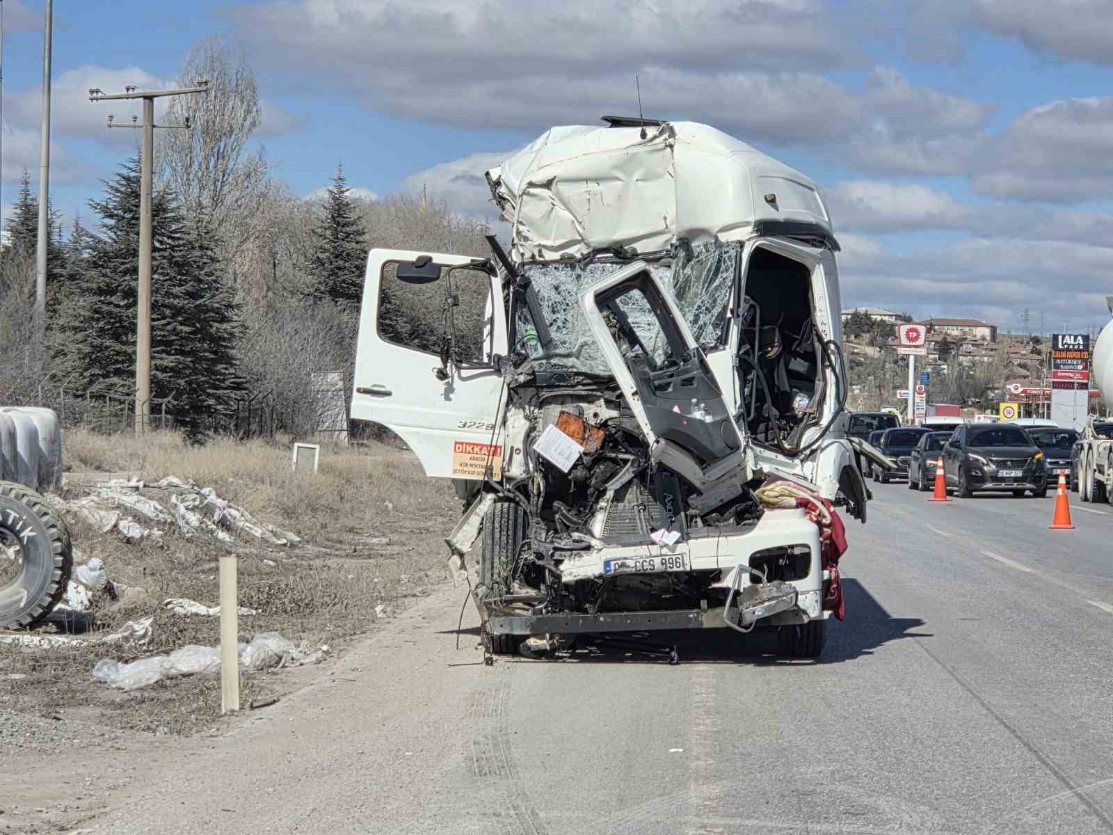 Ankara’da tıra çarpan tanker şoförü hayatını kaybetti
