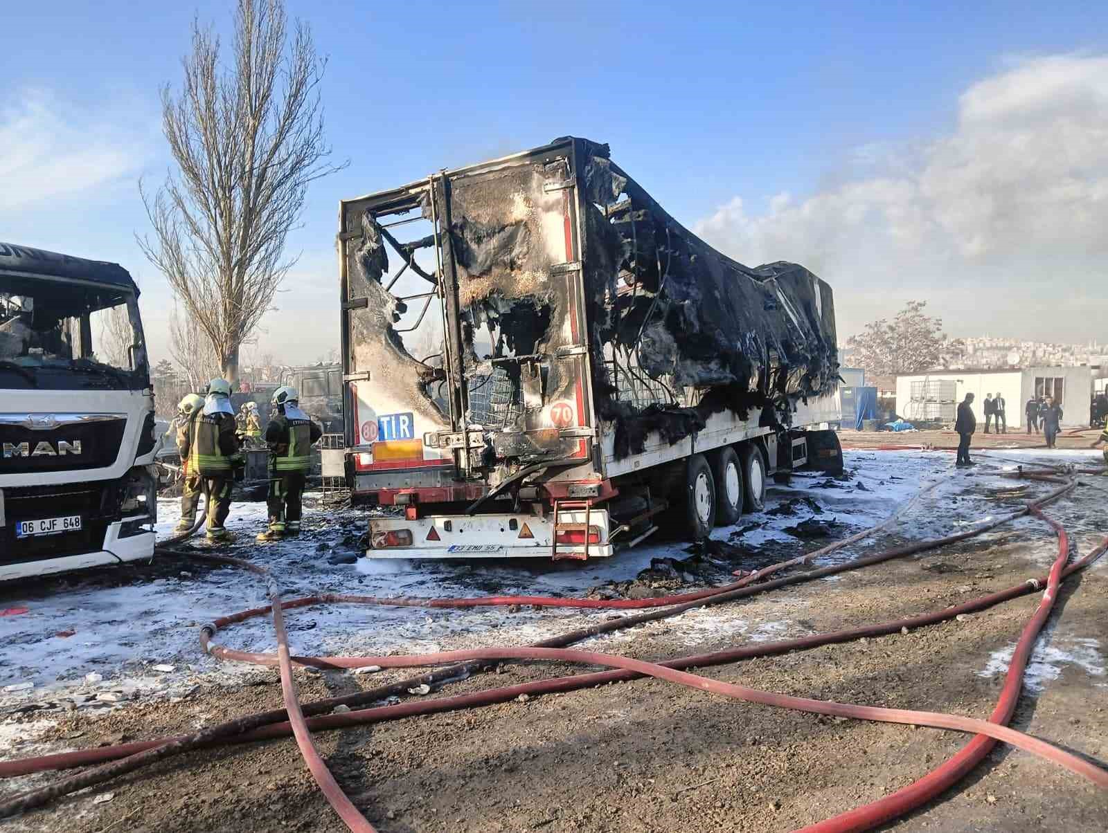 Ankara’da yediemin otoparkındaki tır yangını kontrol altına alındı

