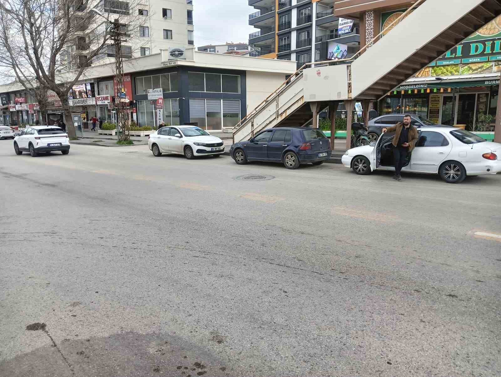 Ankara’da yolun karşısına geçmeye çalıştığı sırada otomobil çarpan çocuk ağır yaralandı
