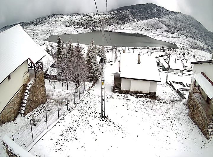 Ankara’da yüksek kesimler ve çevre ilçeler beyaza büründü
