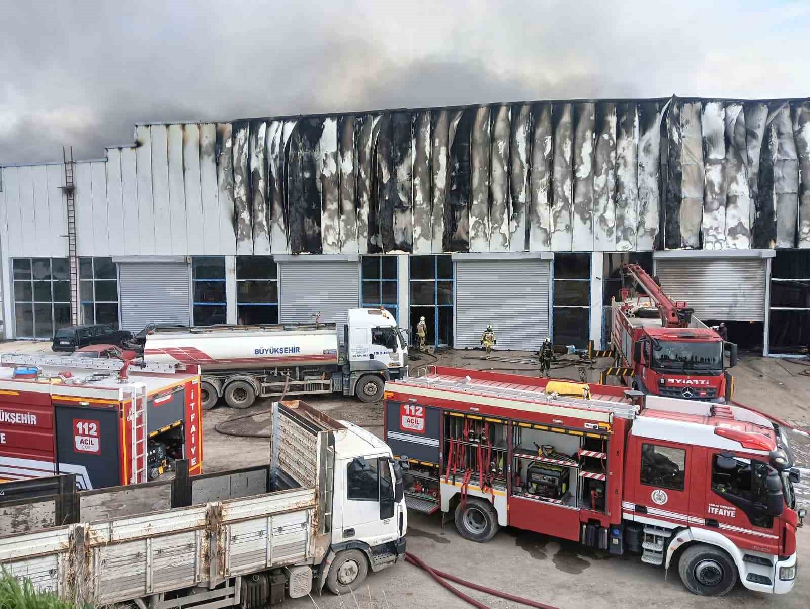 Ankara’daki mobilya deposu yangını kontrol altına alındı
Ankara’daki mobilya deposu yangını kontrol altına alındı