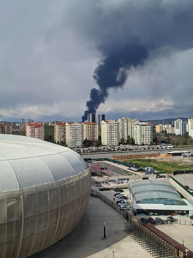 Ankara’daki mobilya deposu yangını kontrol altına alındı
Ankara’daki mobilya deposu yangını kontrol altına alındı