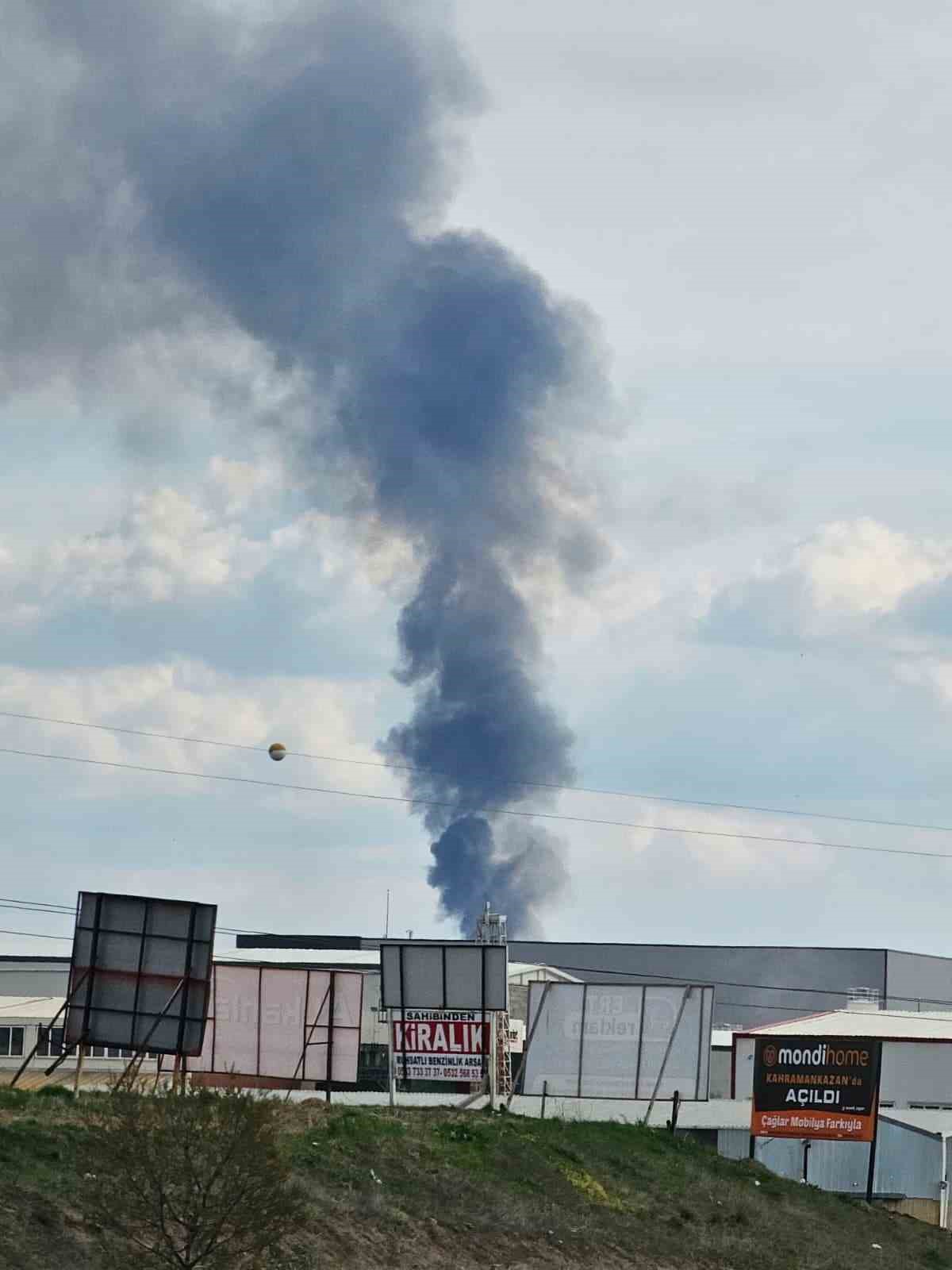 Ankara’daki mobilya deposu yangını kontrol altına alındı
Ankara’daki mobilya deposu yangını kontrol altına alındı