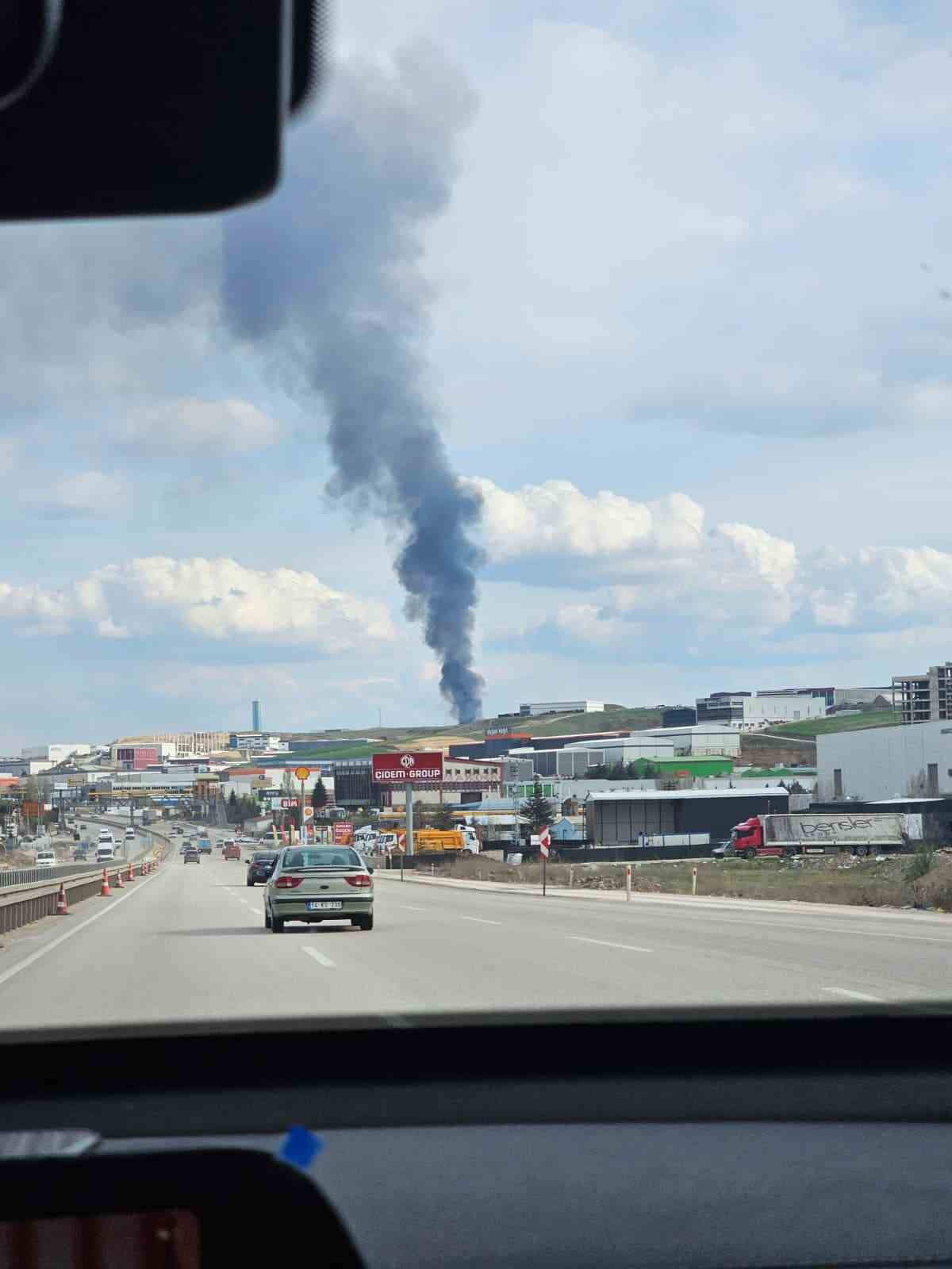 Ankara’daki mobilya deposu yangını kontrol altına alındı
Ankara’daki mobilya deposu yangını kontrol altına alındı
