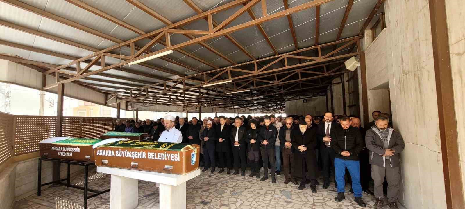 Ankara’daki otobüs kazasında hayatını kaybeden 4 kişi son yolculuğuna uğurlandı
