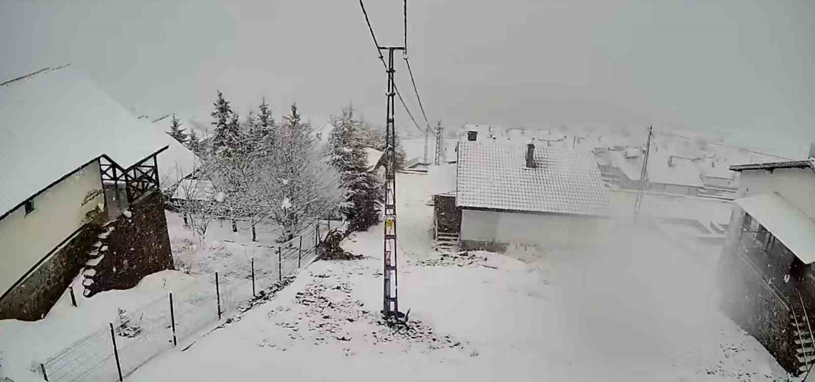 Ankara’nın yüksek kesimlerine kar yağdı
