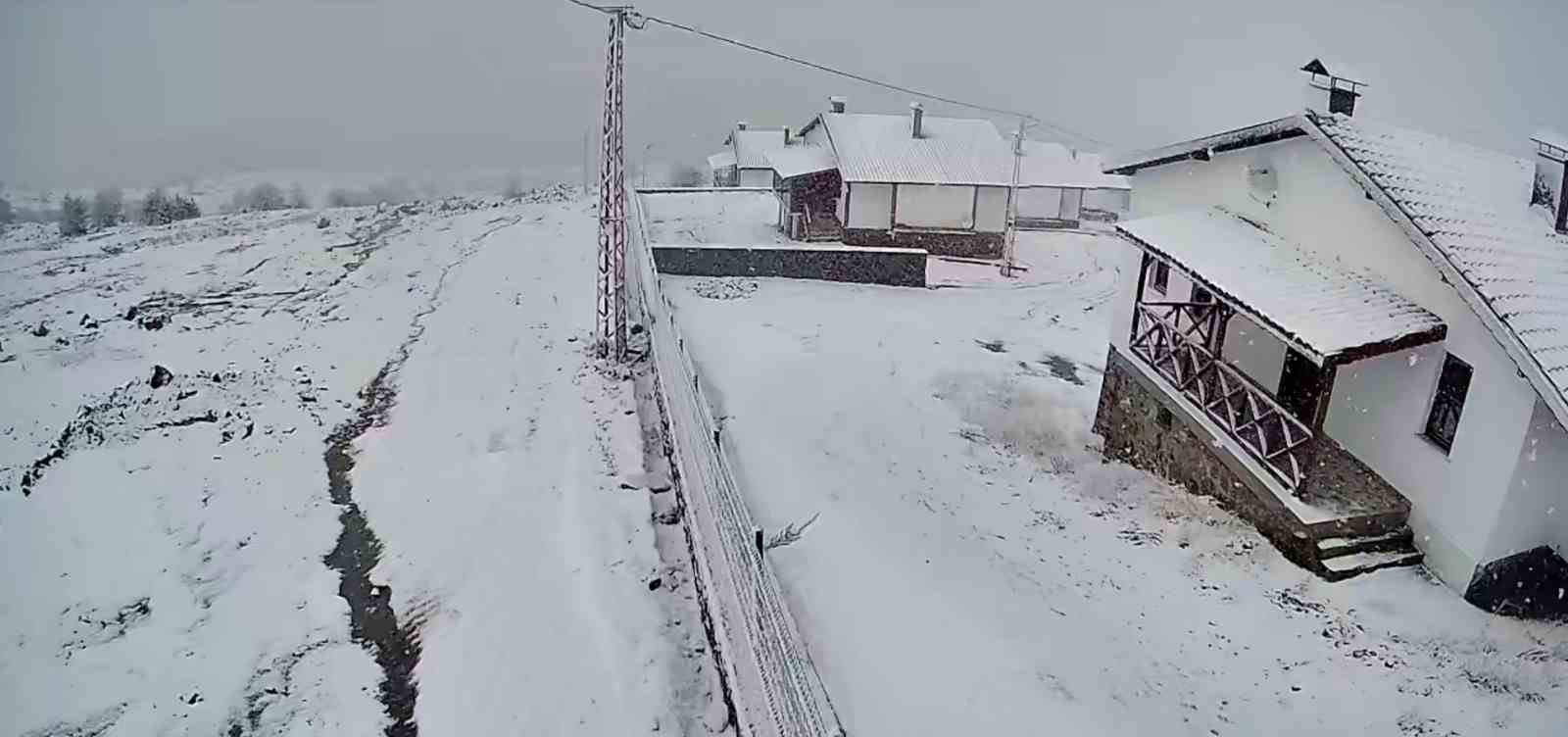 Ankara’nın yüksek kesimlerine kar yağdı

