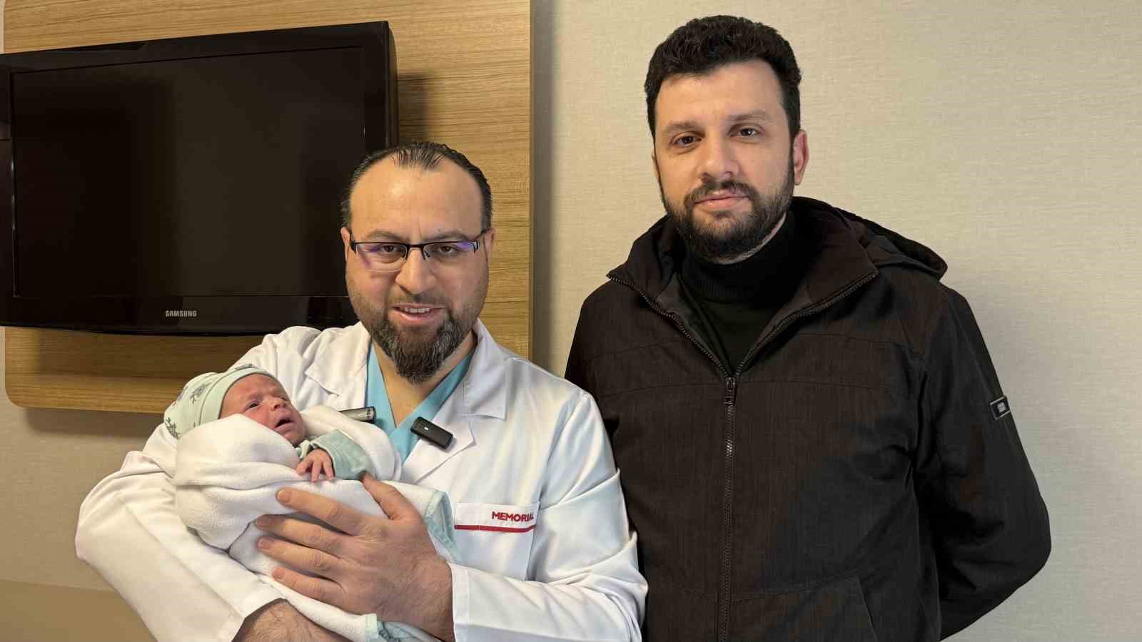 Anne karnındayken milyonda bir görülecek sağlık sorunuyla doğdu
