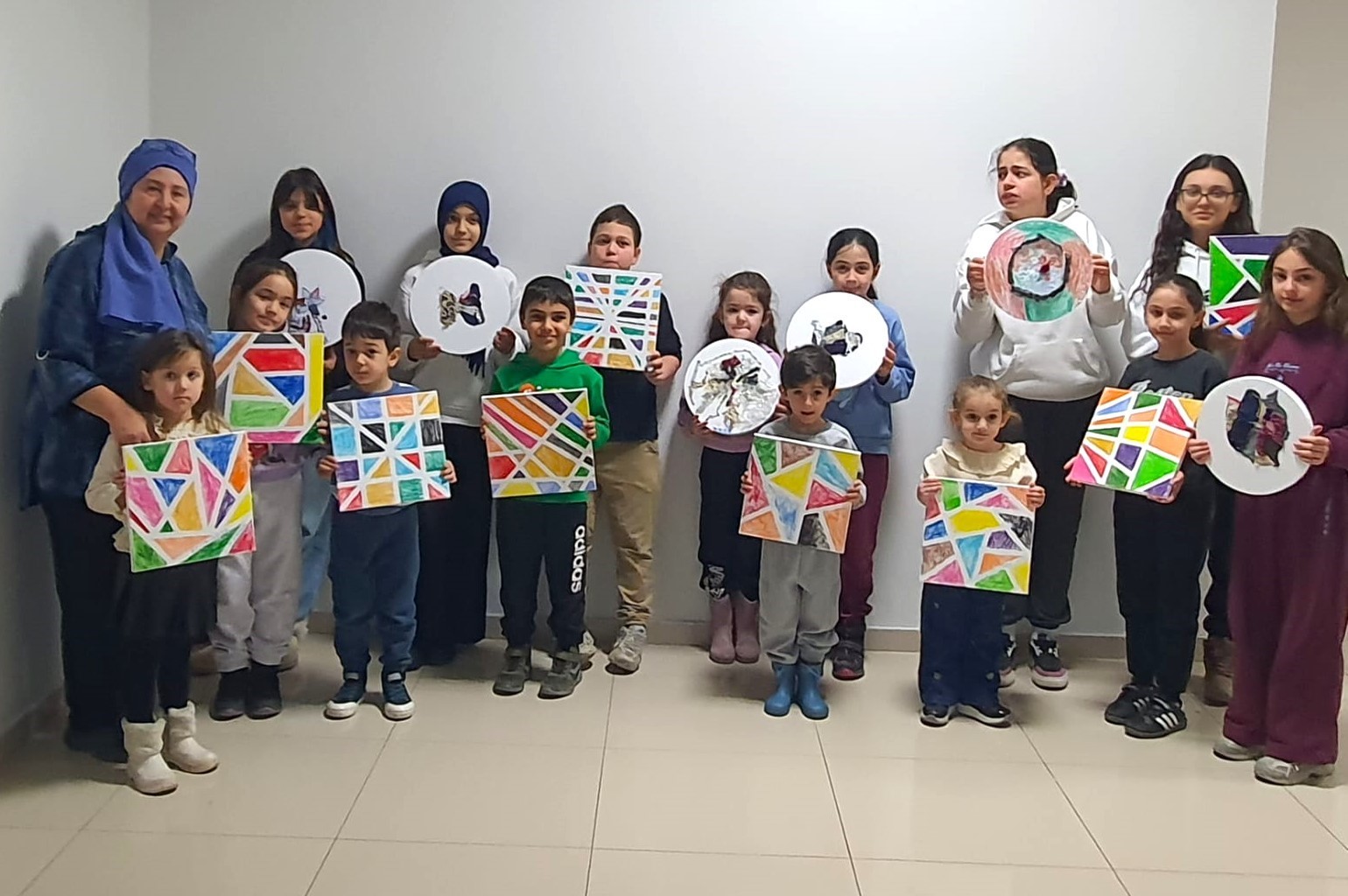 Anne ve çocuklar birlikte üretti
