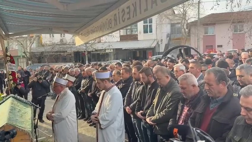 Anneden en acı veda: Elif Kumal son yolculuğuna uğurlandı
