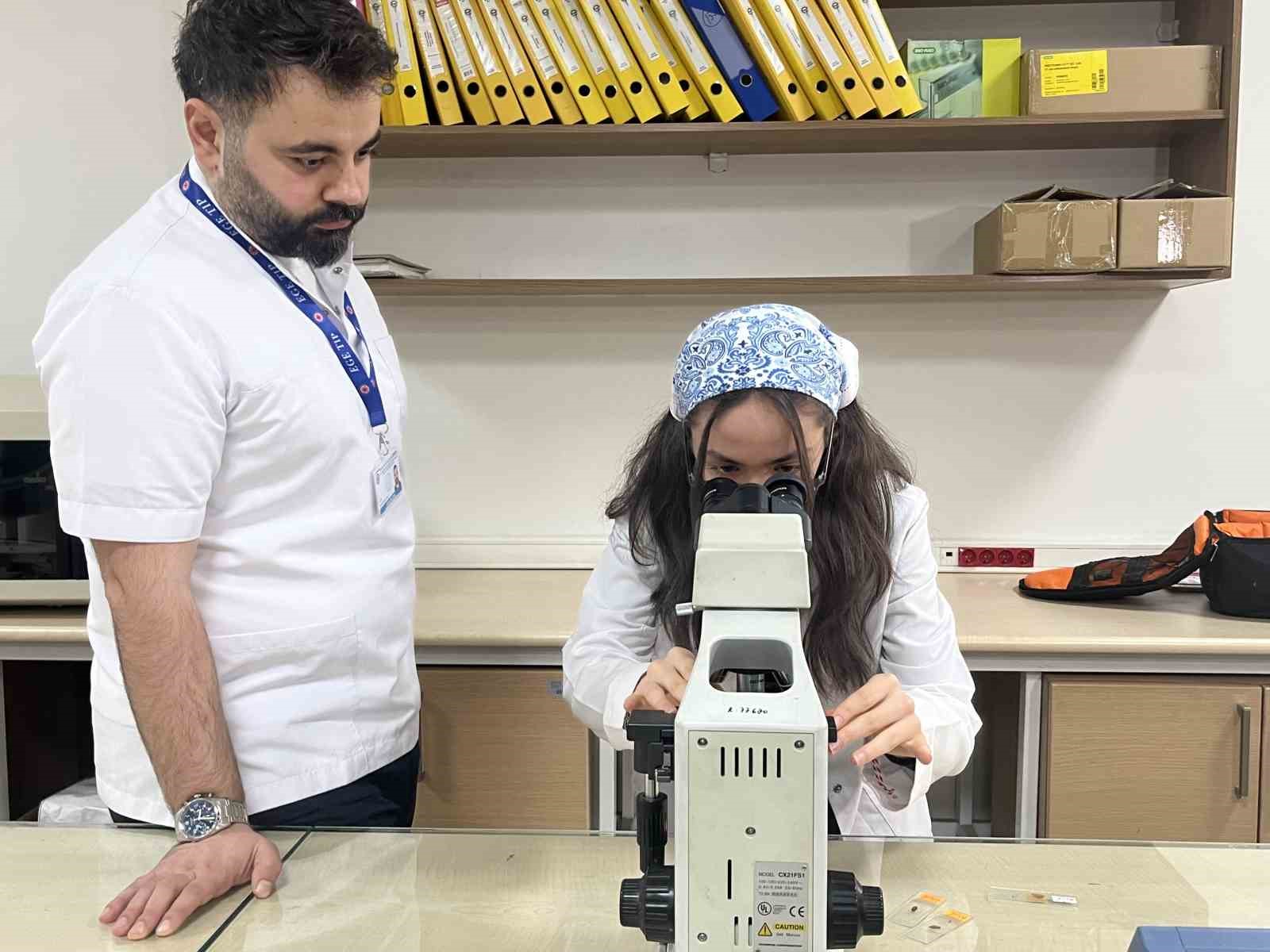 Annesini kanserden kaybeden lise öğrencisi, kanseri teşhis eden yapay zeka destekli proje geliştirdi

