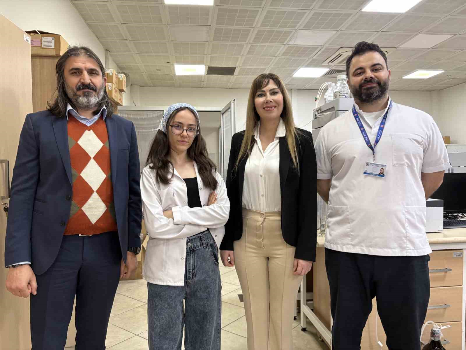 Annesini kanserden kaybeden lise öğrencisi, kanseri teşhis eden yapay zeka destekli proje geliştirdi
