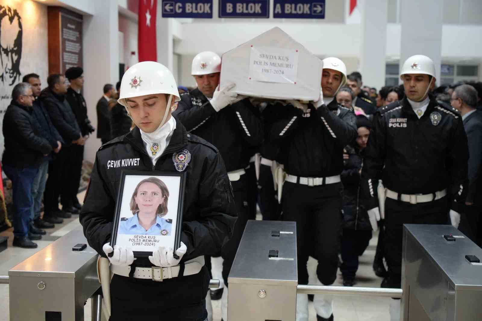 Annesini öldüren babasına "Neden kıydın anneme" feryadı
