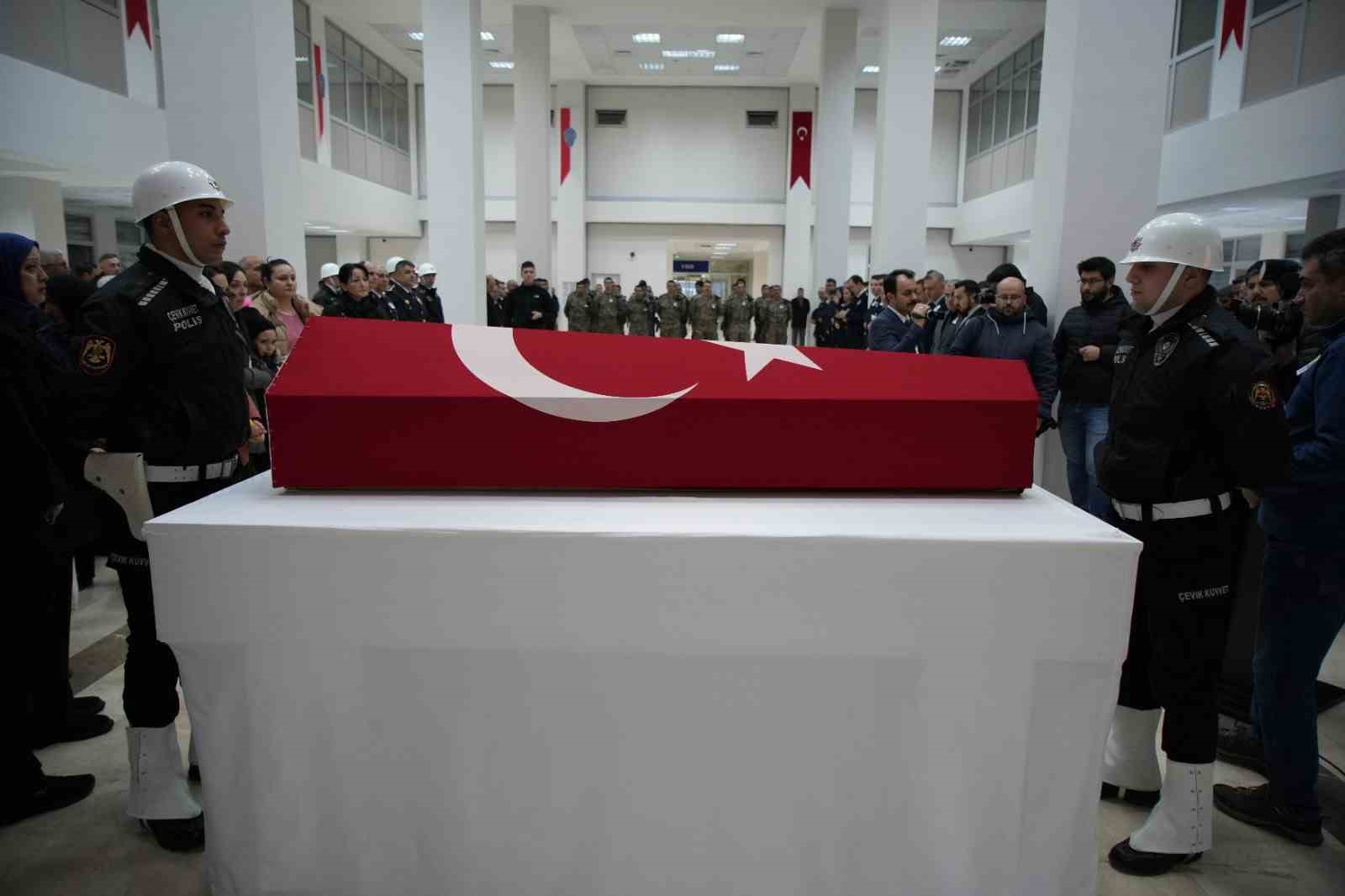 Annesini öldüren babasına "Neden kıydın anneme" feryadı
