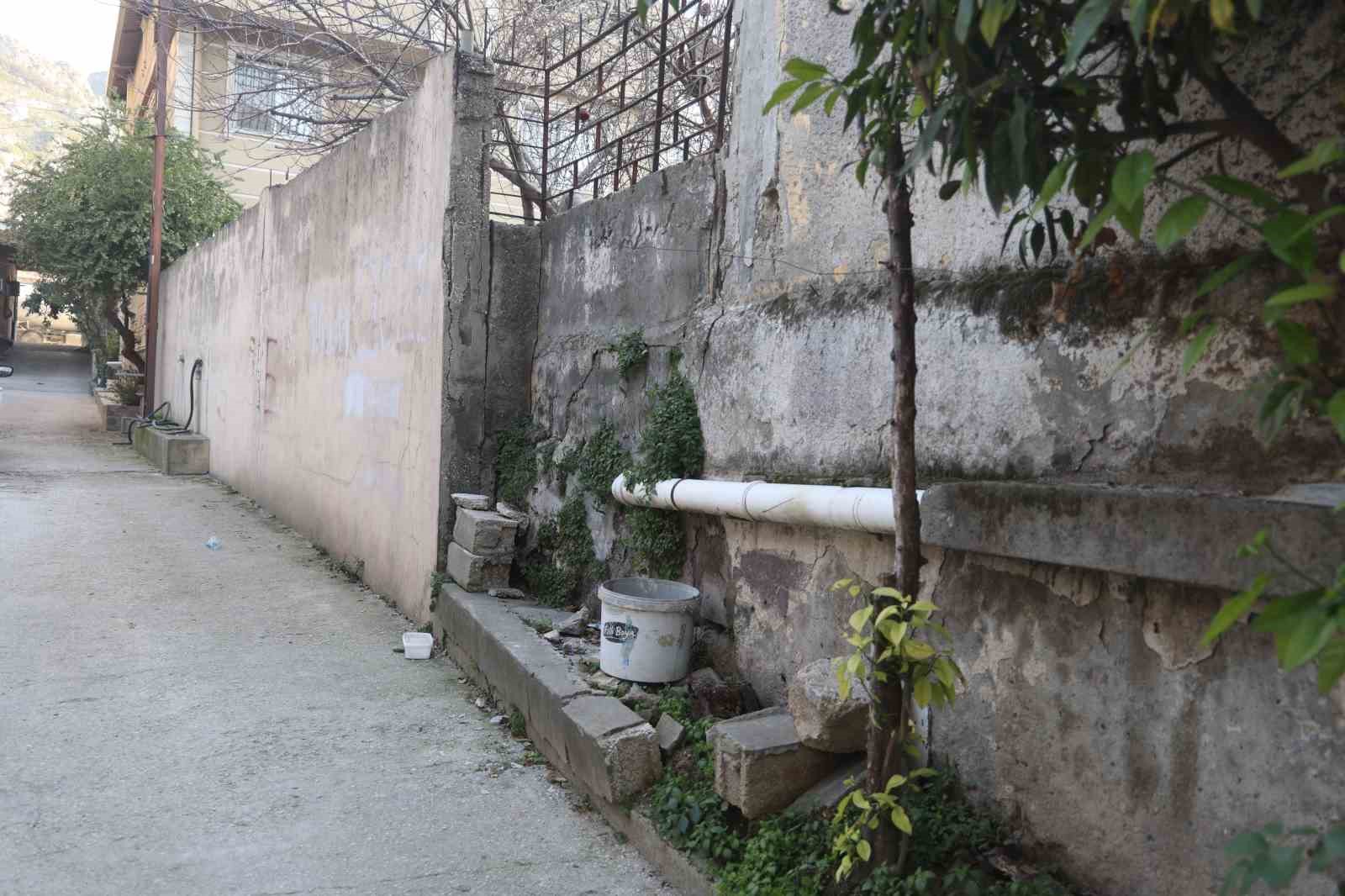 Annesinin telefon çaldırdığı çocuk devlet korumasına alındı
