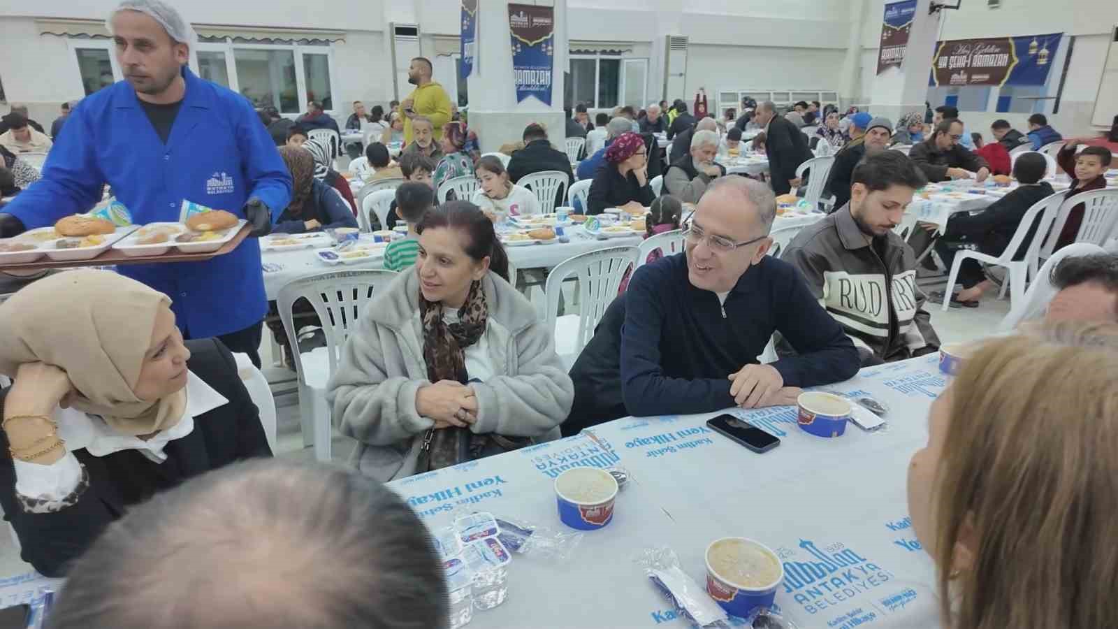 Antakya Belediyesi, Ramazan ayı boyunca her gün bin kişiye iftar veriyor
