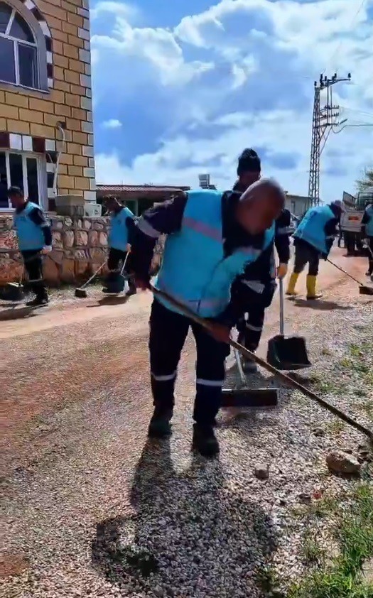 Antakya Belediyesi, Suvatlı Mahallesi’nde temizlik çalışmalarını sürdürüyor
