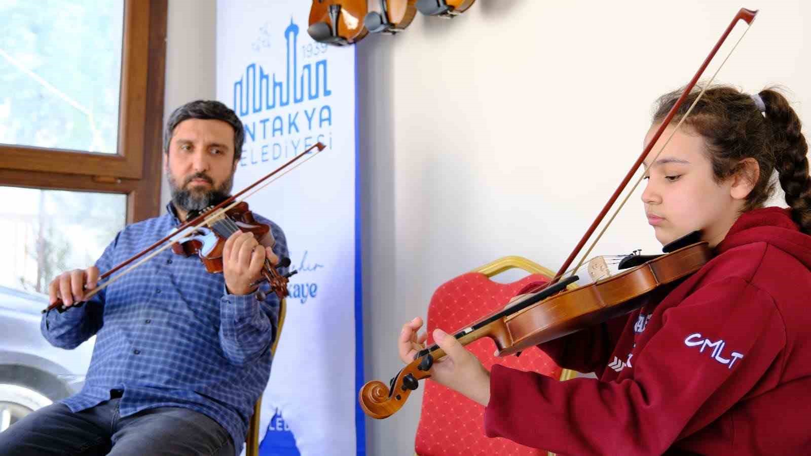 Antakya Belediyesi’nden ücretsiz keman kursu
