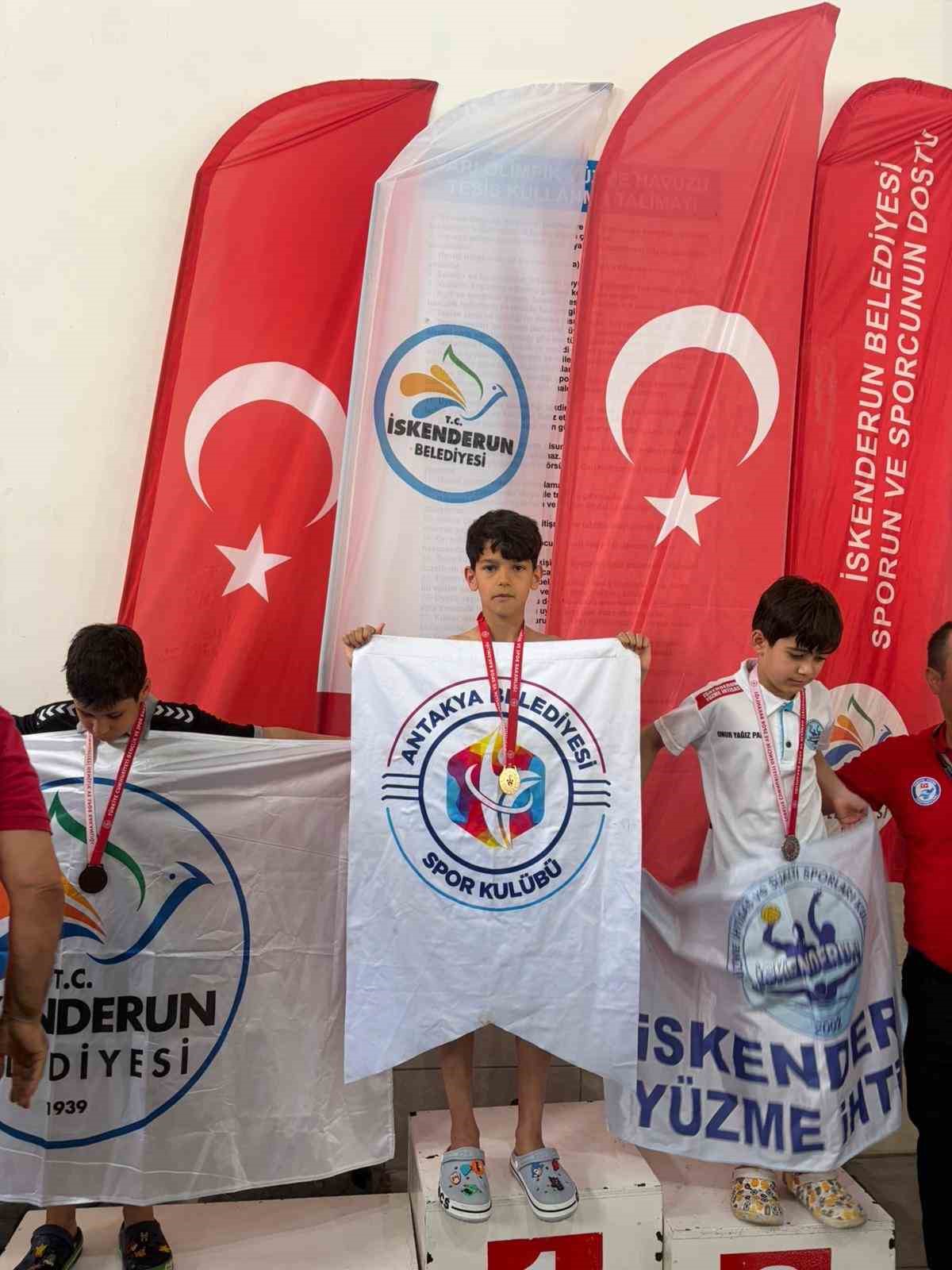 Antakya Belediyesi’nin sporcuları madalyaları topladılar
