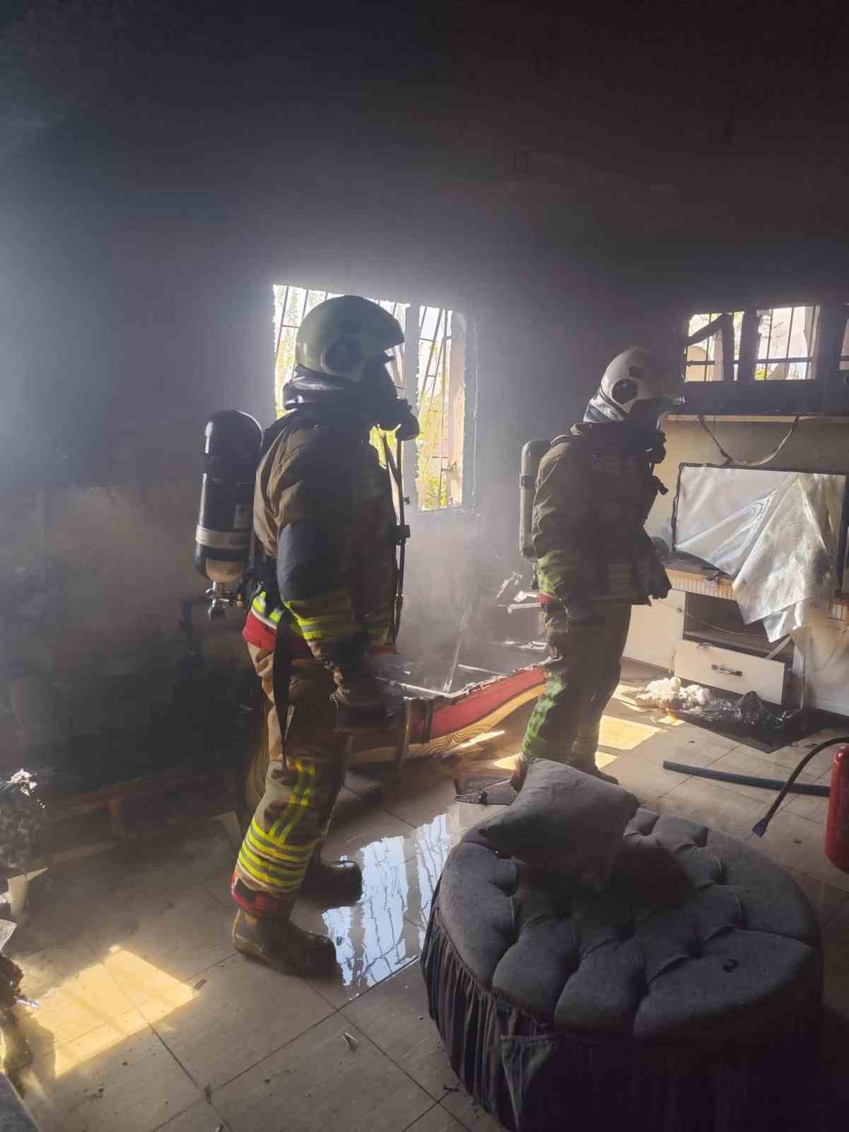 Antakya’da ev yangını
