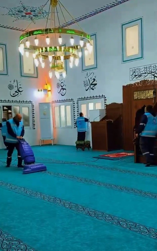 Antakya’da ibadethane temizliği çalışmaları sürüyor
