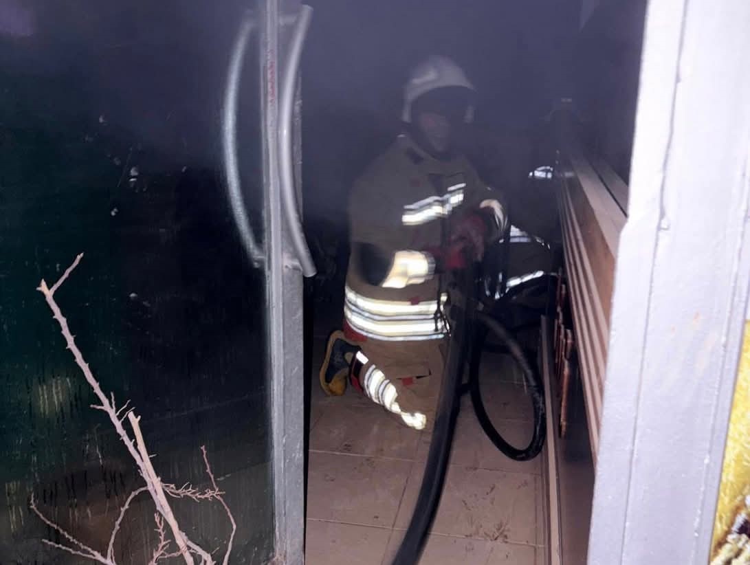 Antakya’da iş yeri alevlere teslim oldu
