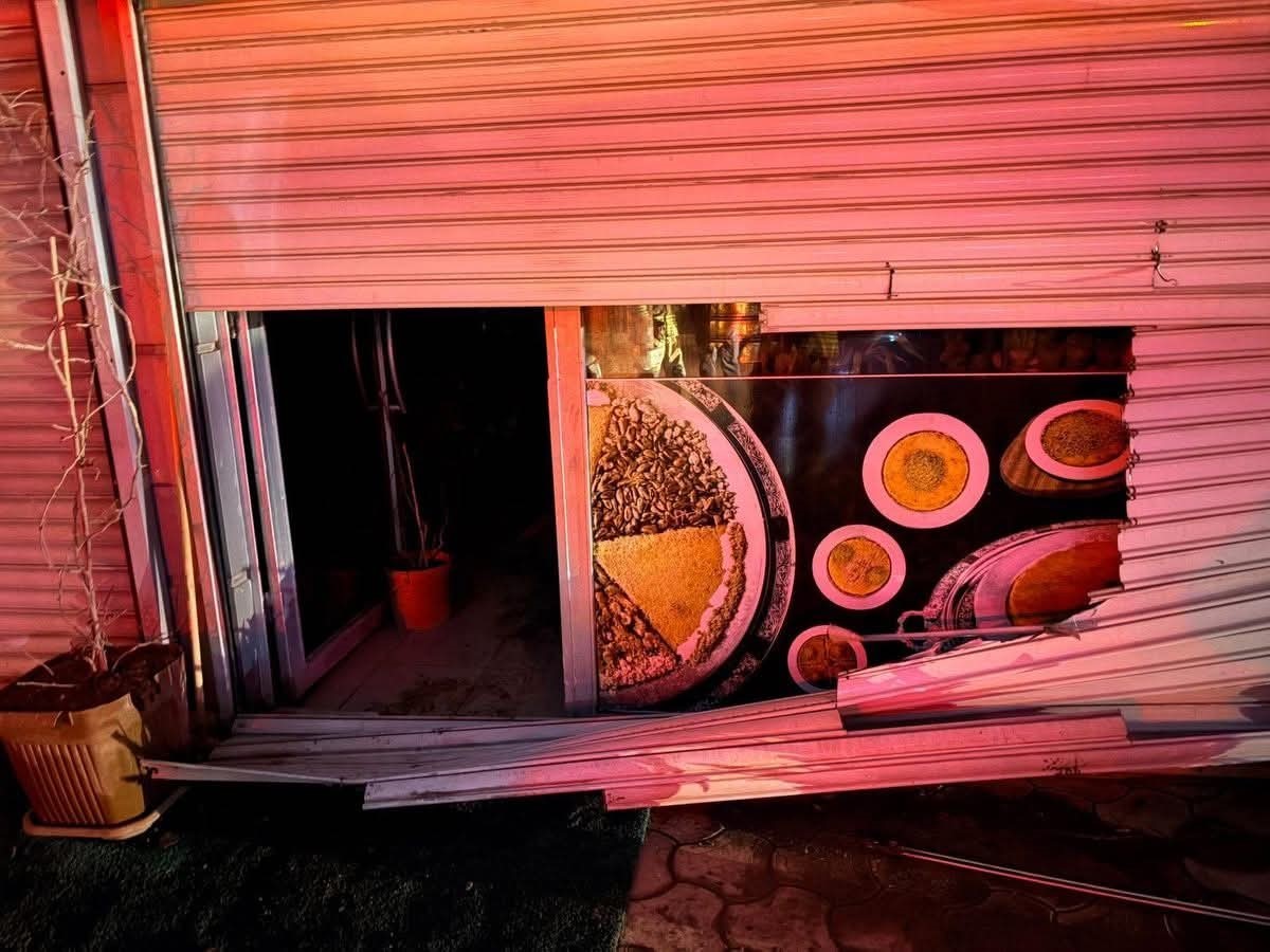 Antakya’da iş yeri alevlere teslim oldu
