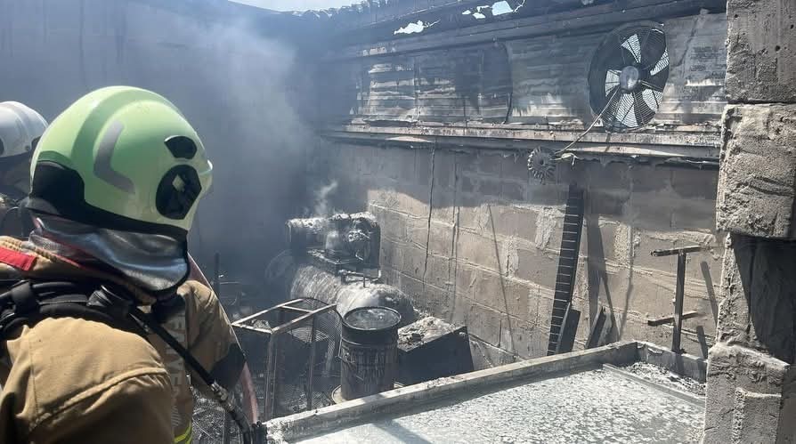 Antakya’da iş yeri alevlere teslim oldu
