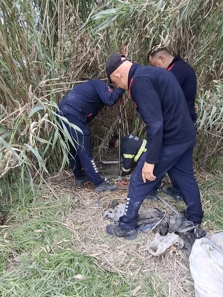 Antakya’da kuyuya düşen köpeği itfaiye kurtardı
