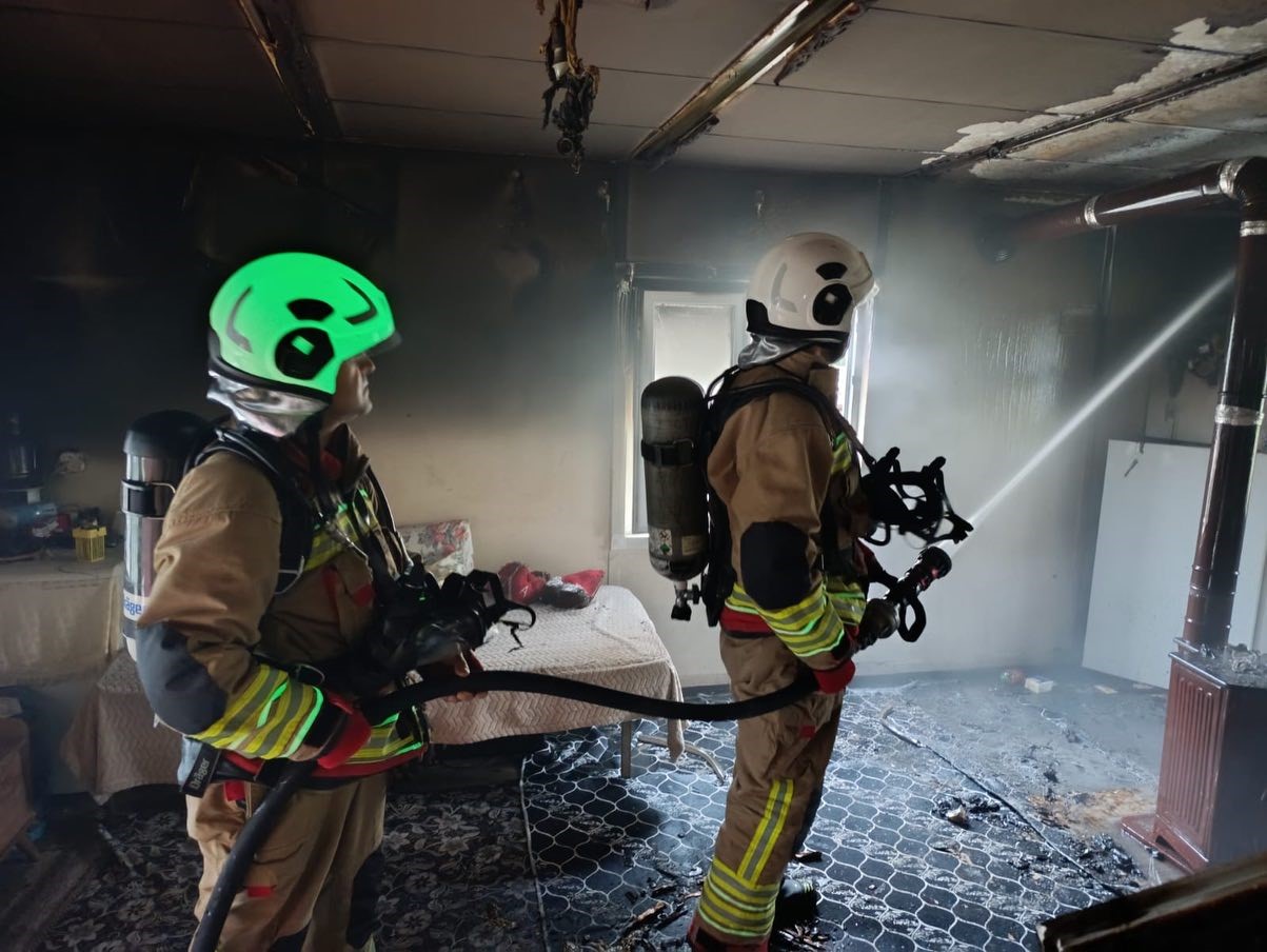 Antakya’da müstakil ev yanarak kullanılmaz hale geldi
