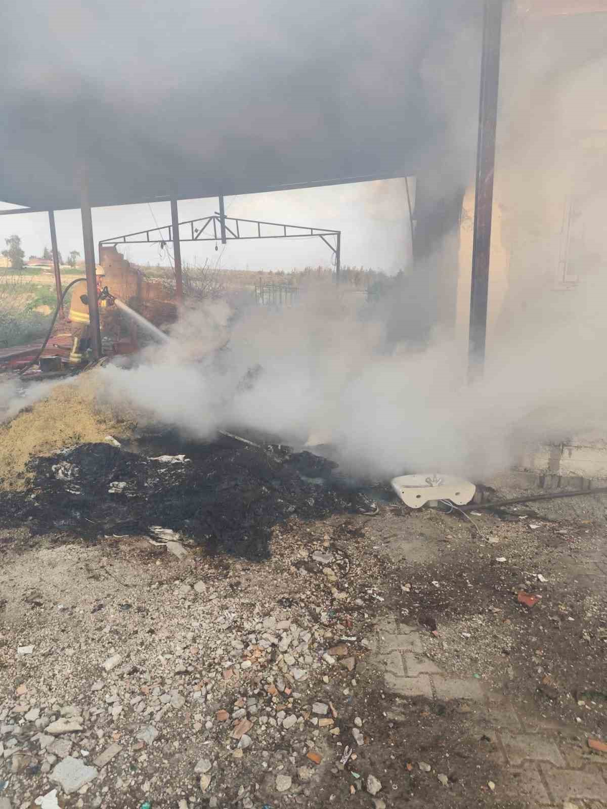 Antakya’da odunlukta çıkan yangın eve sıçramadan söndürüldü
