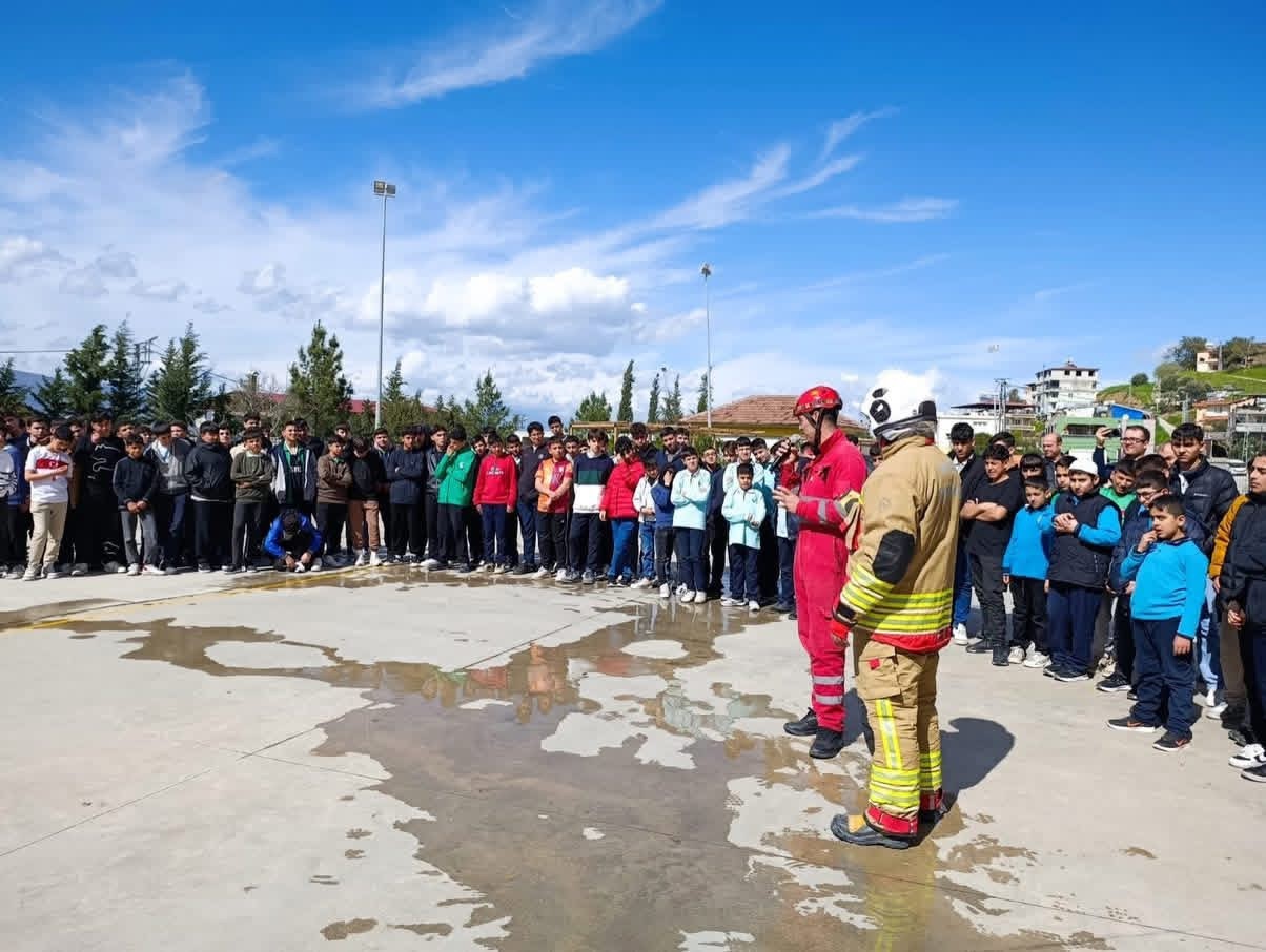 Antakya’da öğrencilere yangın eğitimi verildi
