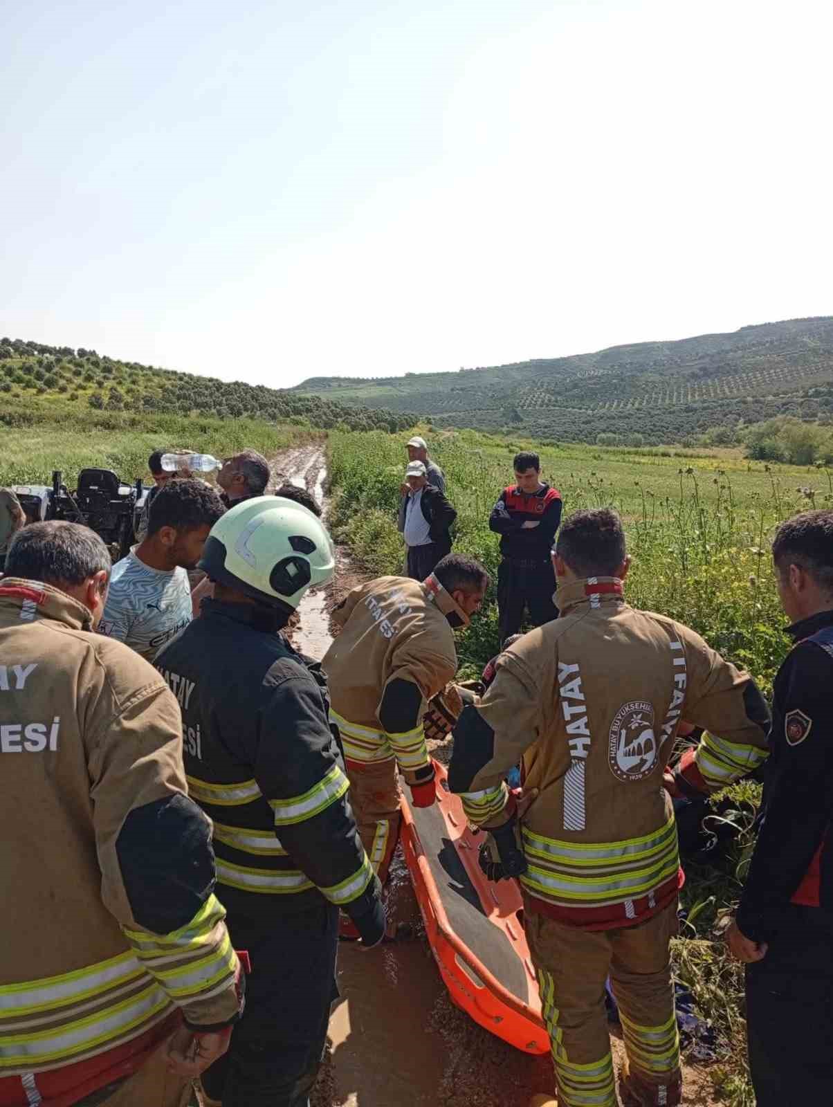 Antakya’da traktörün altında kalan kadın yaralandı
