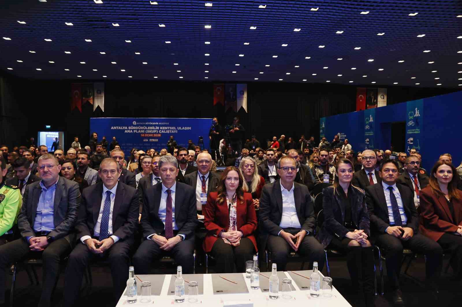 Antalya Büyükşehir Belediye Başkan Vekili Özdemir: "Günü değil geleceği kurtaran çözümlere ihtiyaç var"
