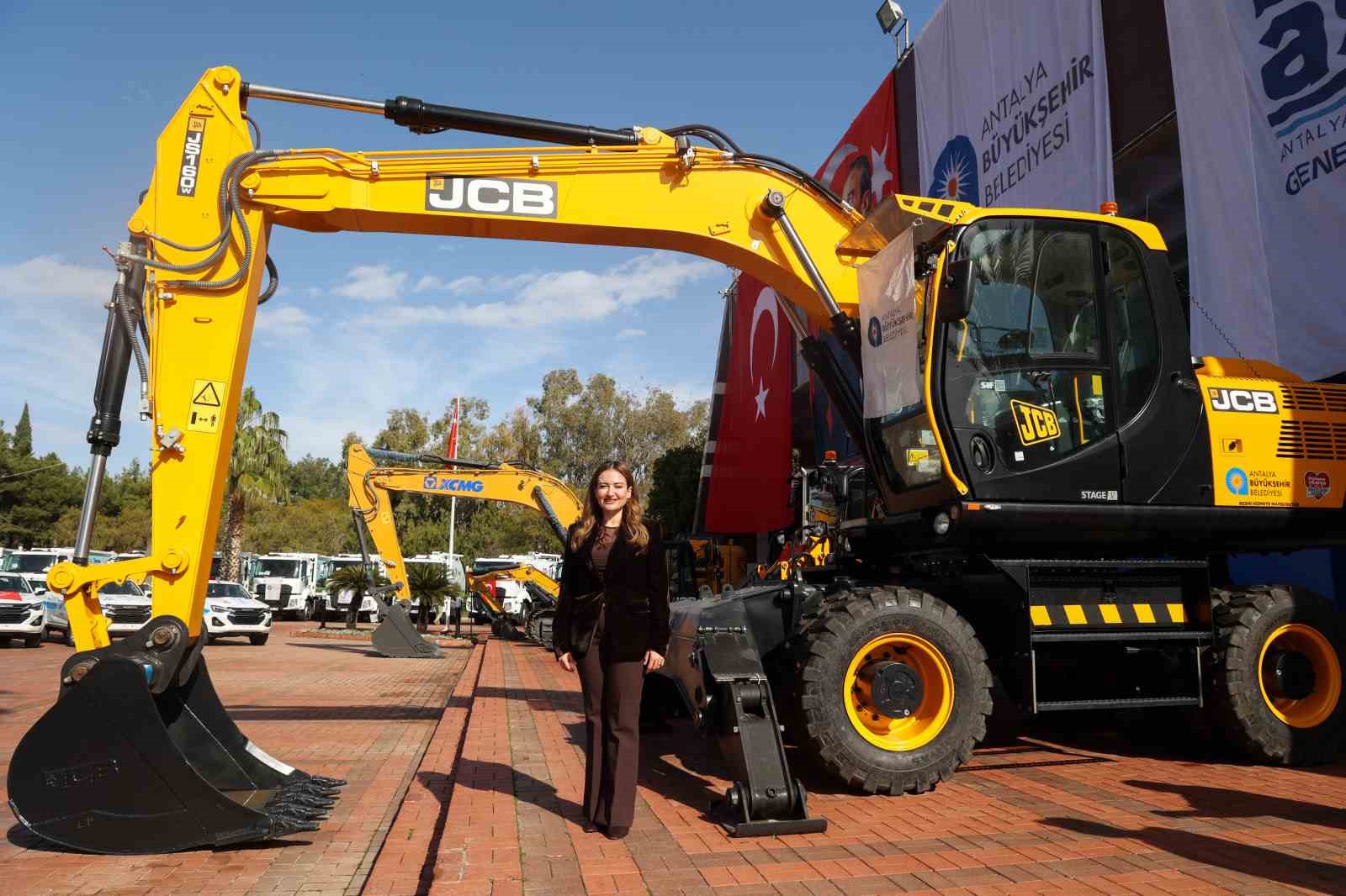 Antalya Büyükşehir Belediyesi araç filosunu güçlendirdi
