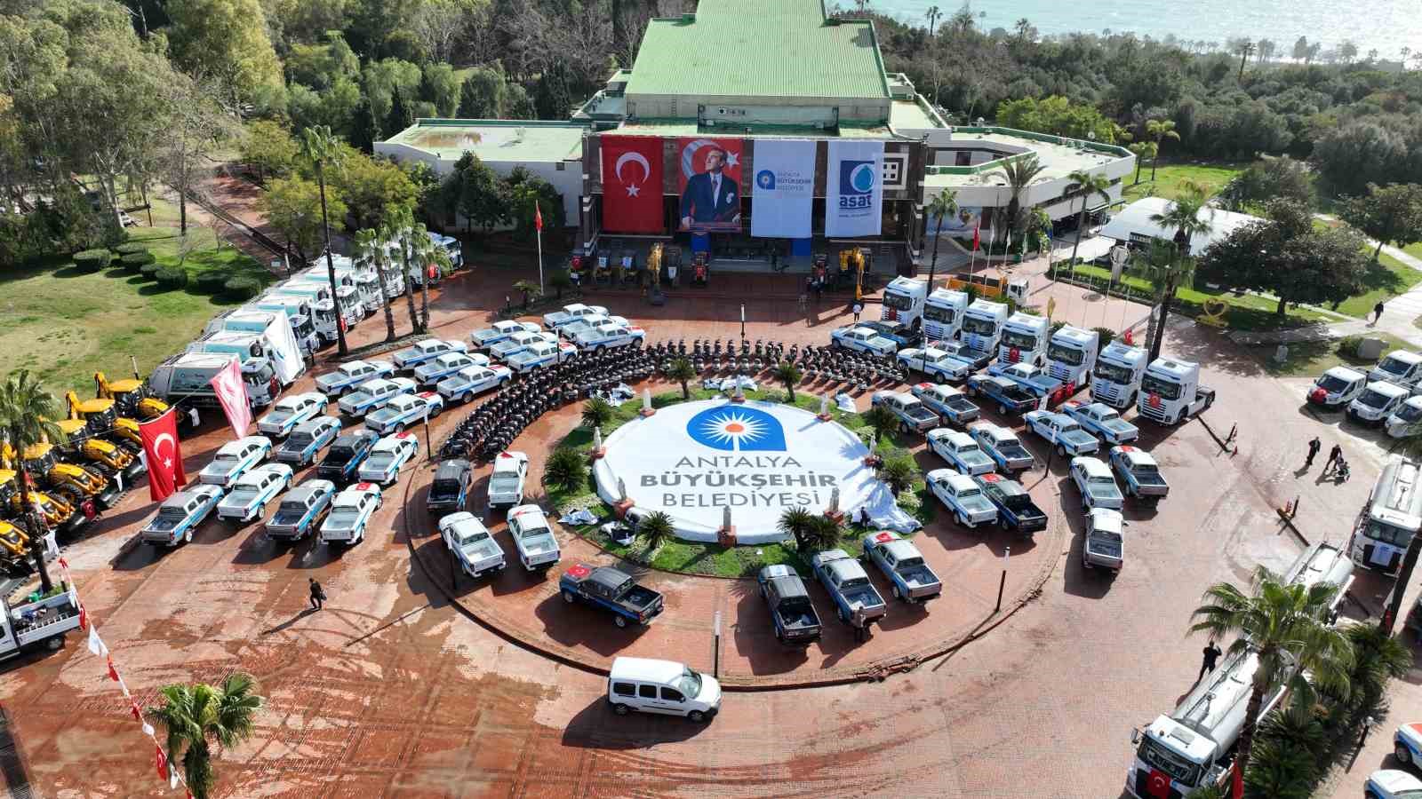 Antalya Büyükşehir Belediyesi araç filosunu güçlendirdi
