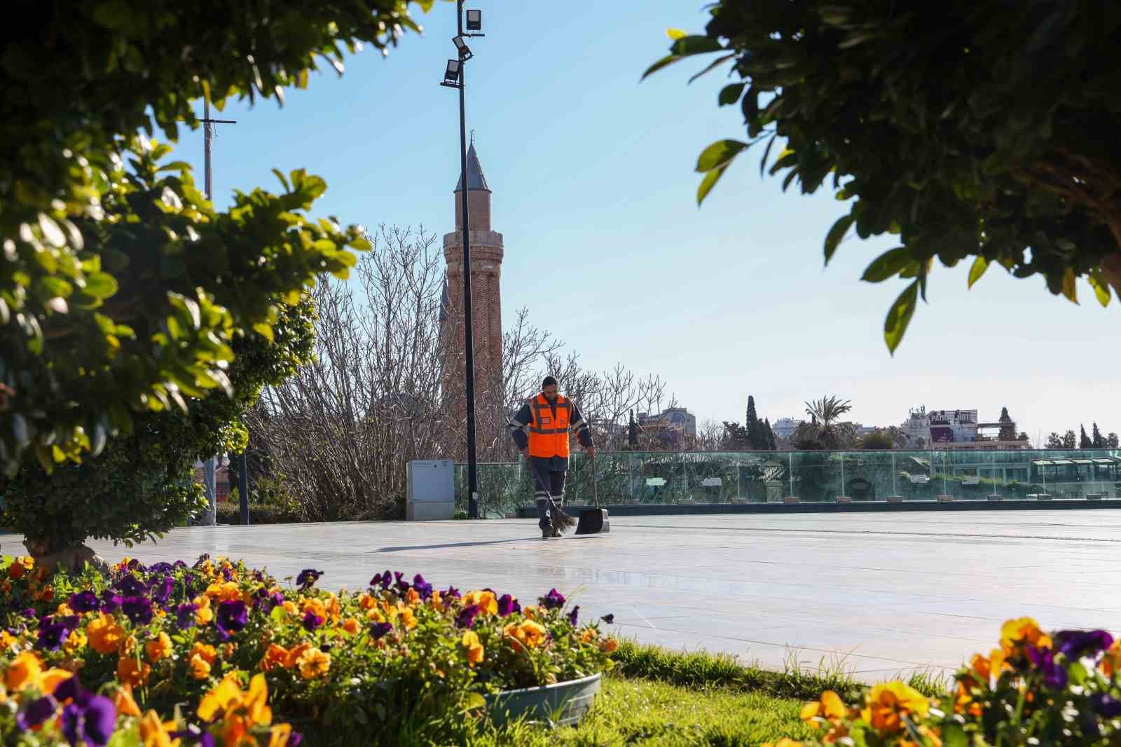 Antalya Büyükşehir Belediyesi ile şehre kadın eli değiyor

