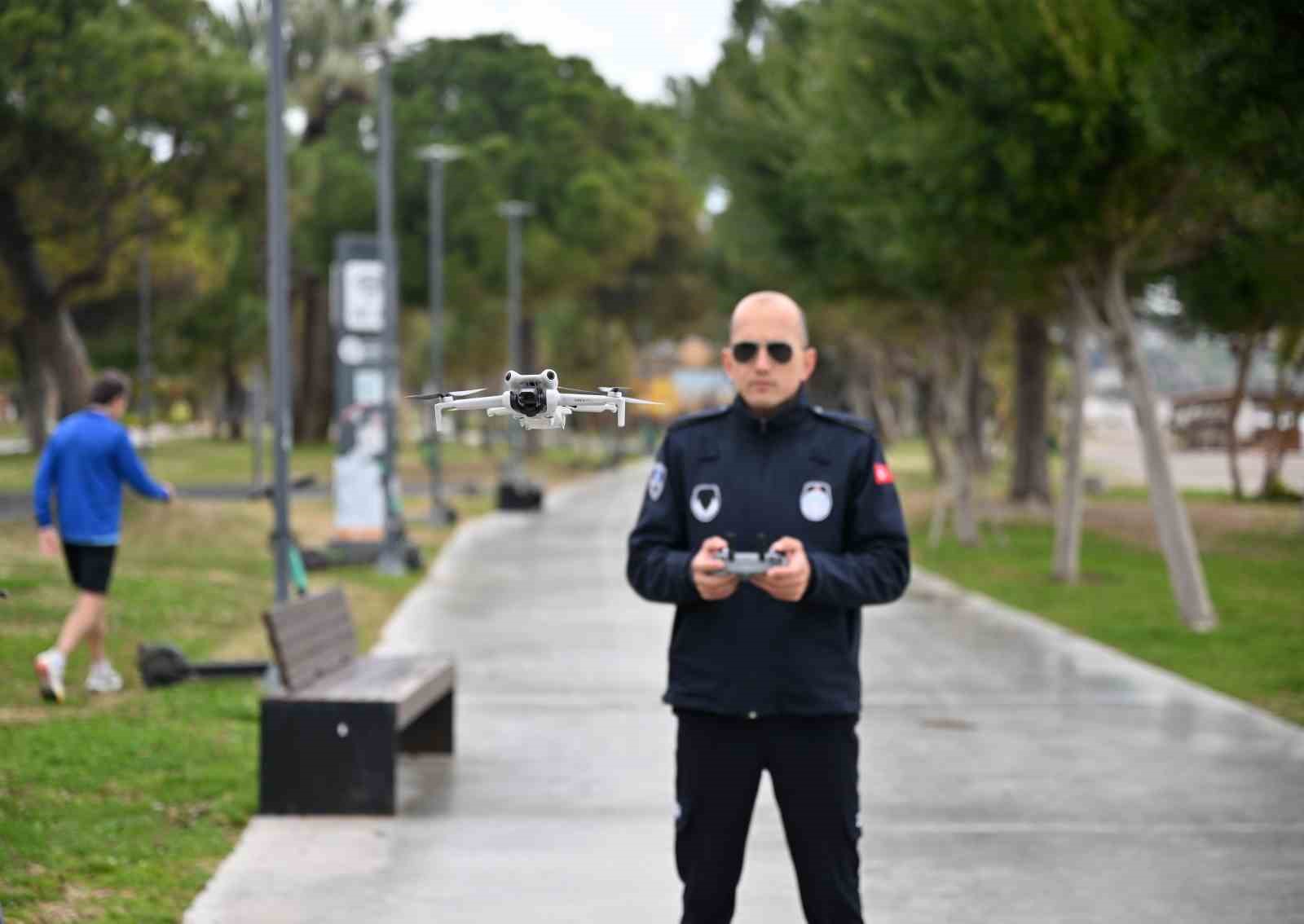 Antalya Büyükşehir zabıtasından dronla denetim

