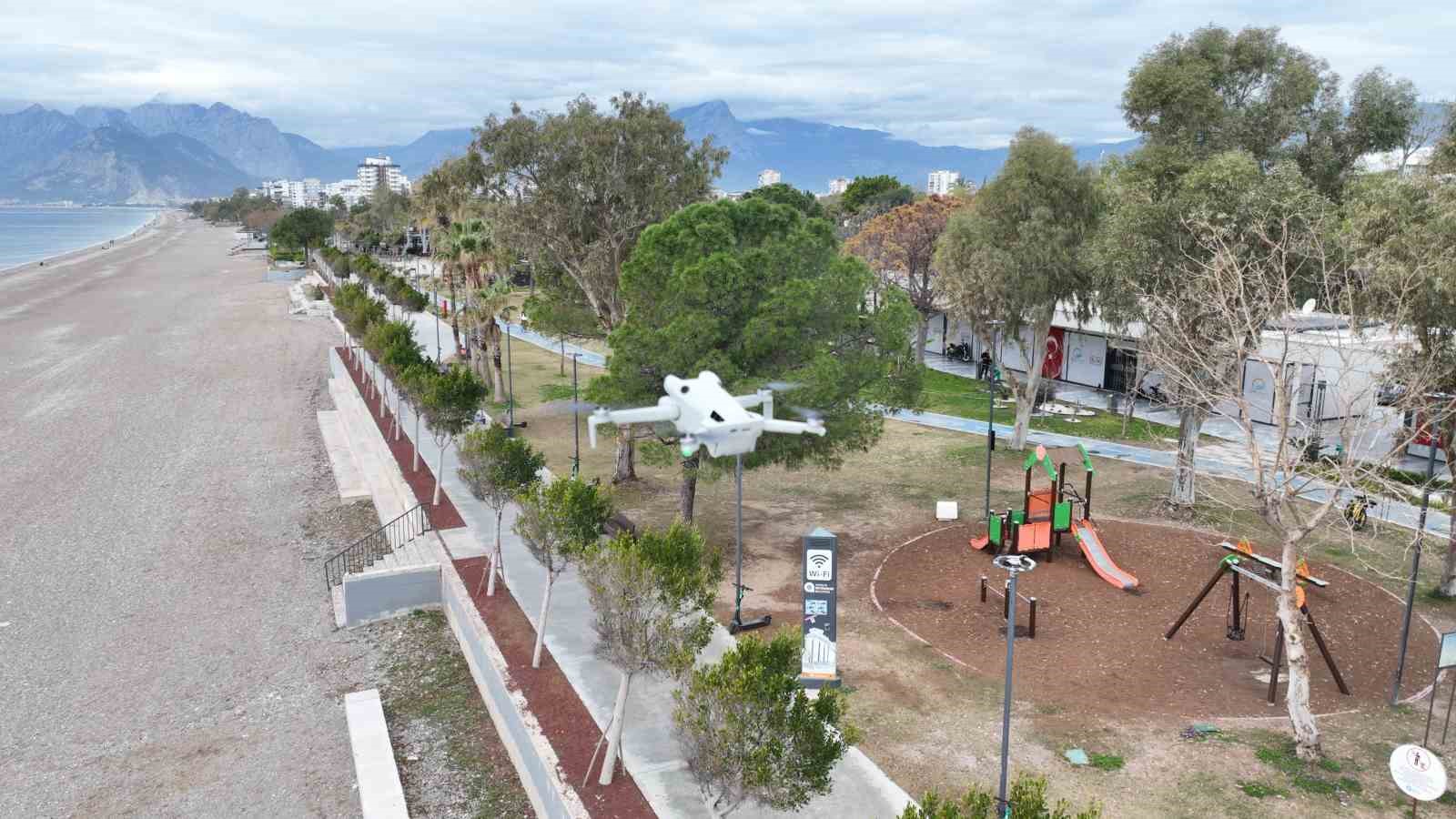 Antalya Büyükşehir zabıtasından dronla denetim
