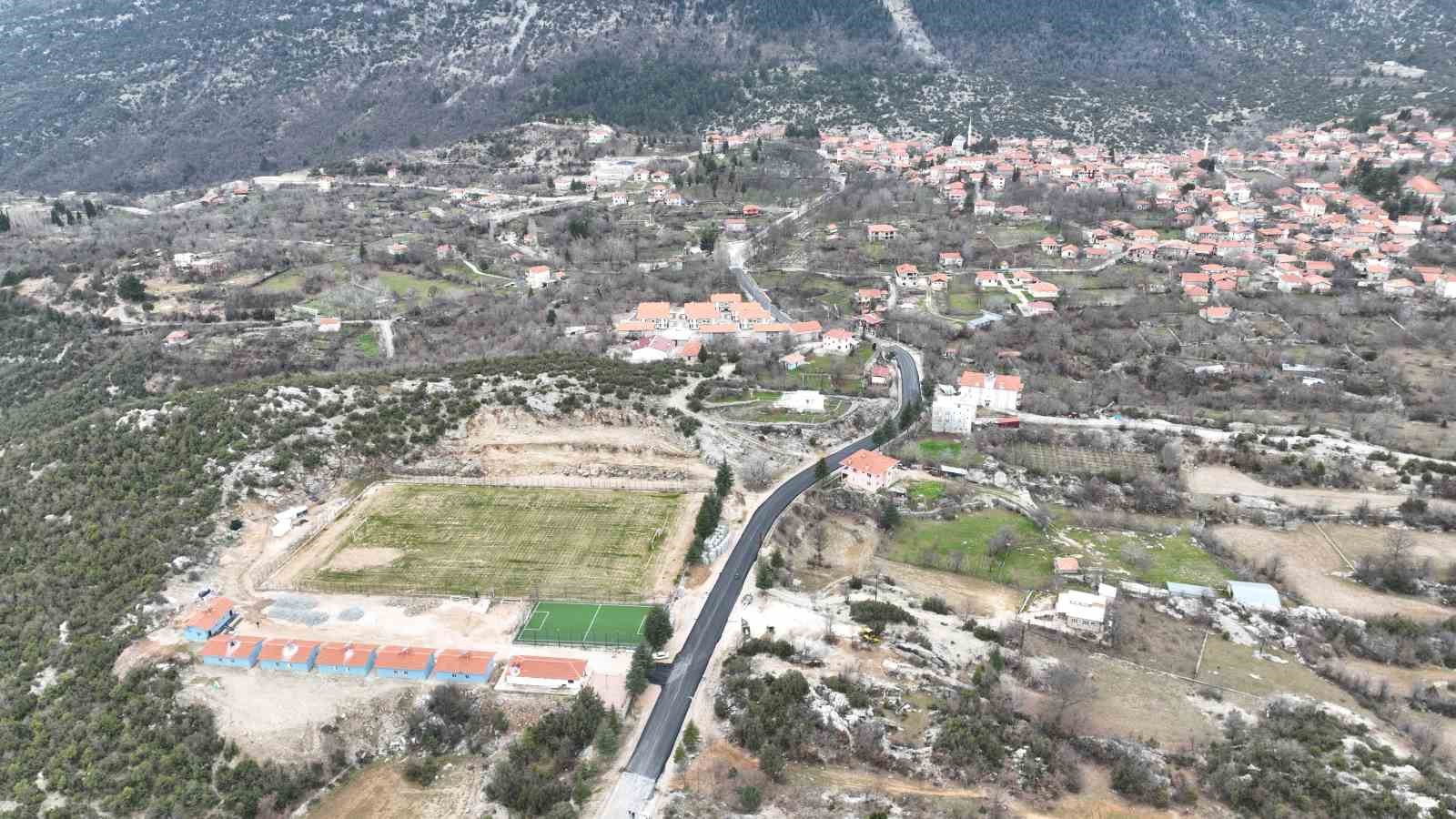 Antalya Büyükşehir’den kırsal mahalle yollarına 759 milyar 505 milyon TL’lik yatırım
Antalya Büyükşehir’den kırsal mahalle yollarına 759 milyar 505 milyon TL’lik yatırım