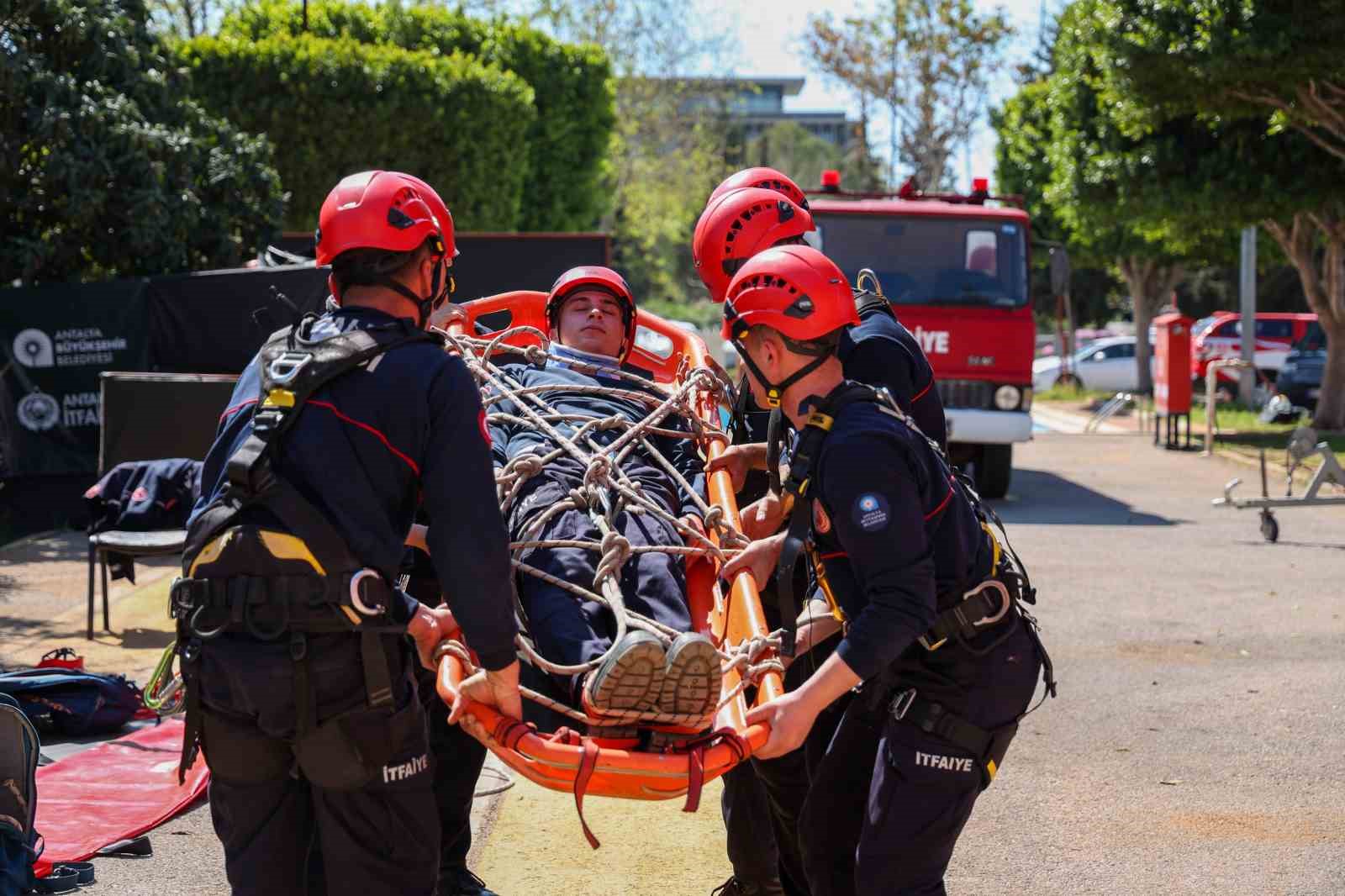 Antalya itfaiyesinin taze kanları göreve hazır
